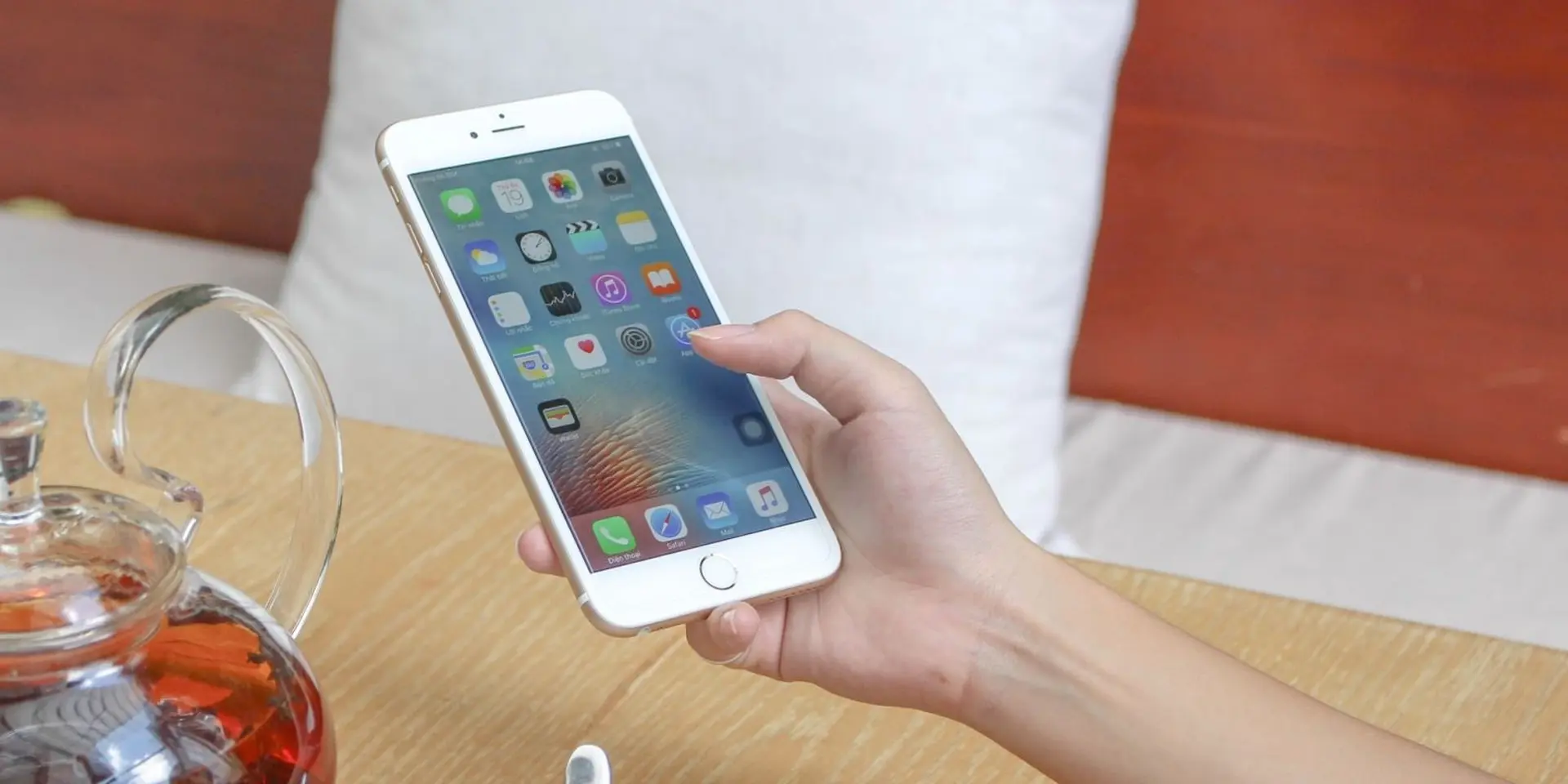 Sau iPhone SE giảm giá sốc, đến lượt iPhone 6s cũng hạ giá cực mạnh