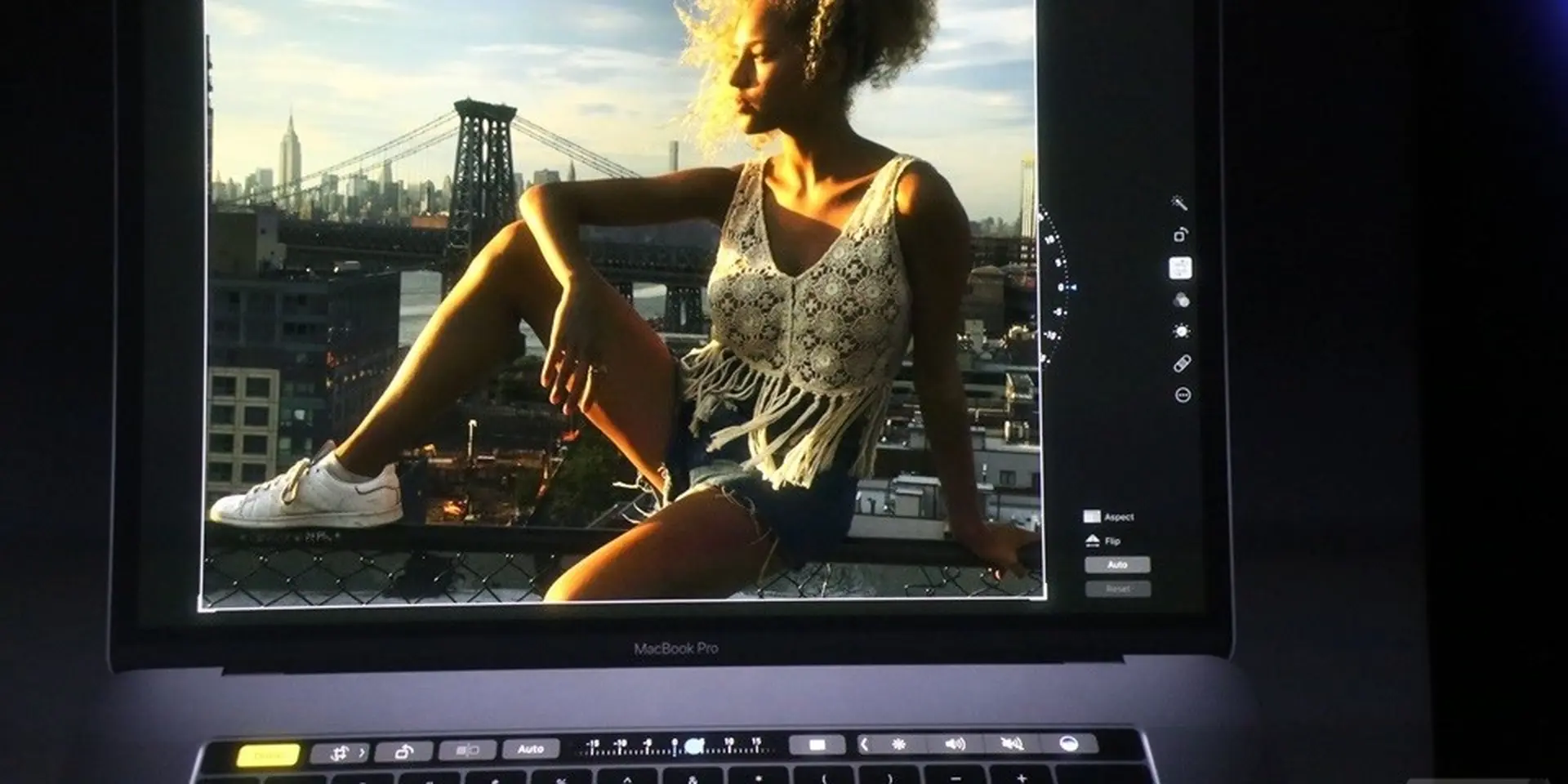 Lời biện hộ của Apple cho cái giá quá cao của MacBook Pro 2016