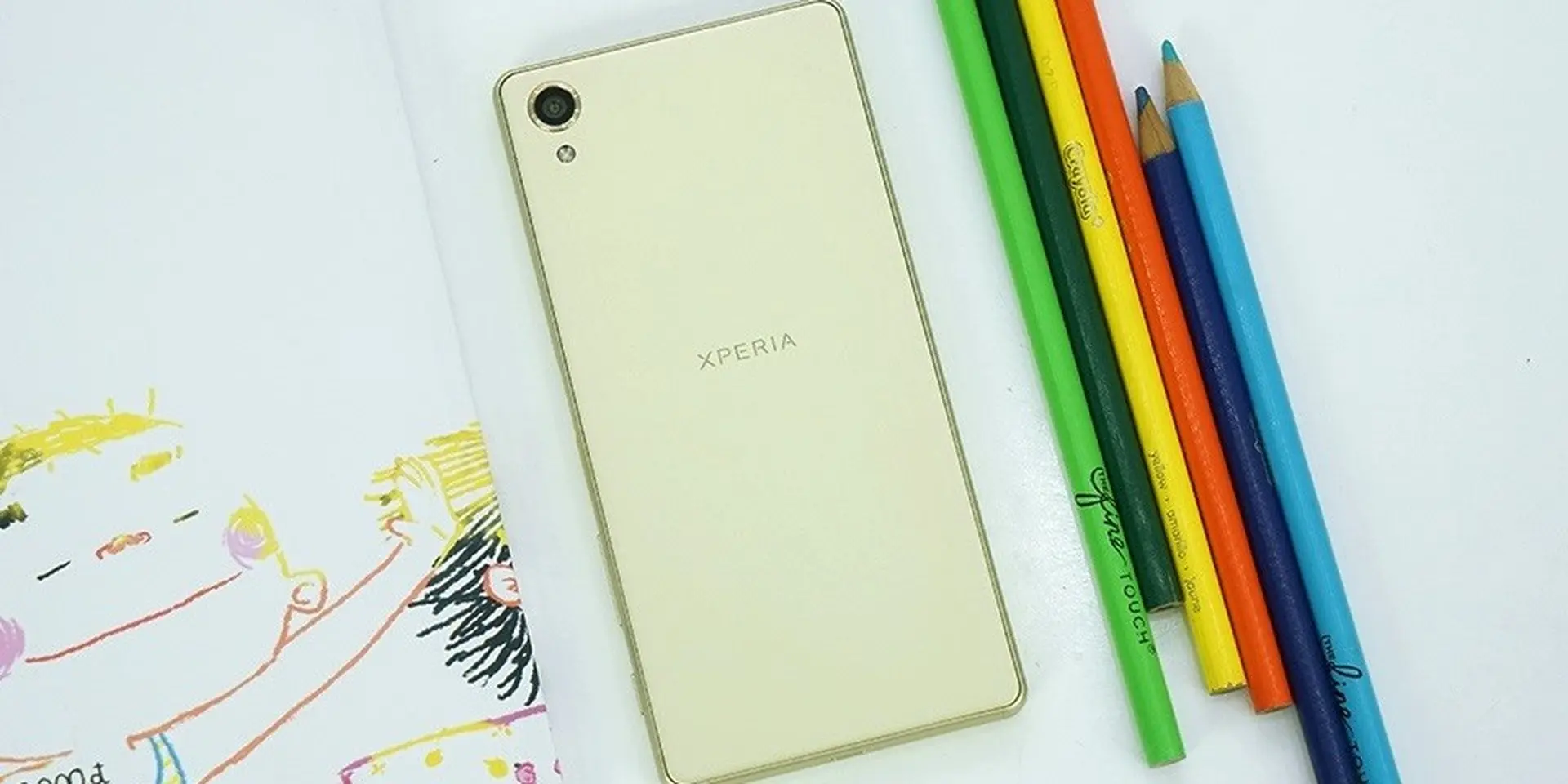 “Siêu phẩm tầm trung” Sony Xperia X giảm giá sốc tại FPT Shop