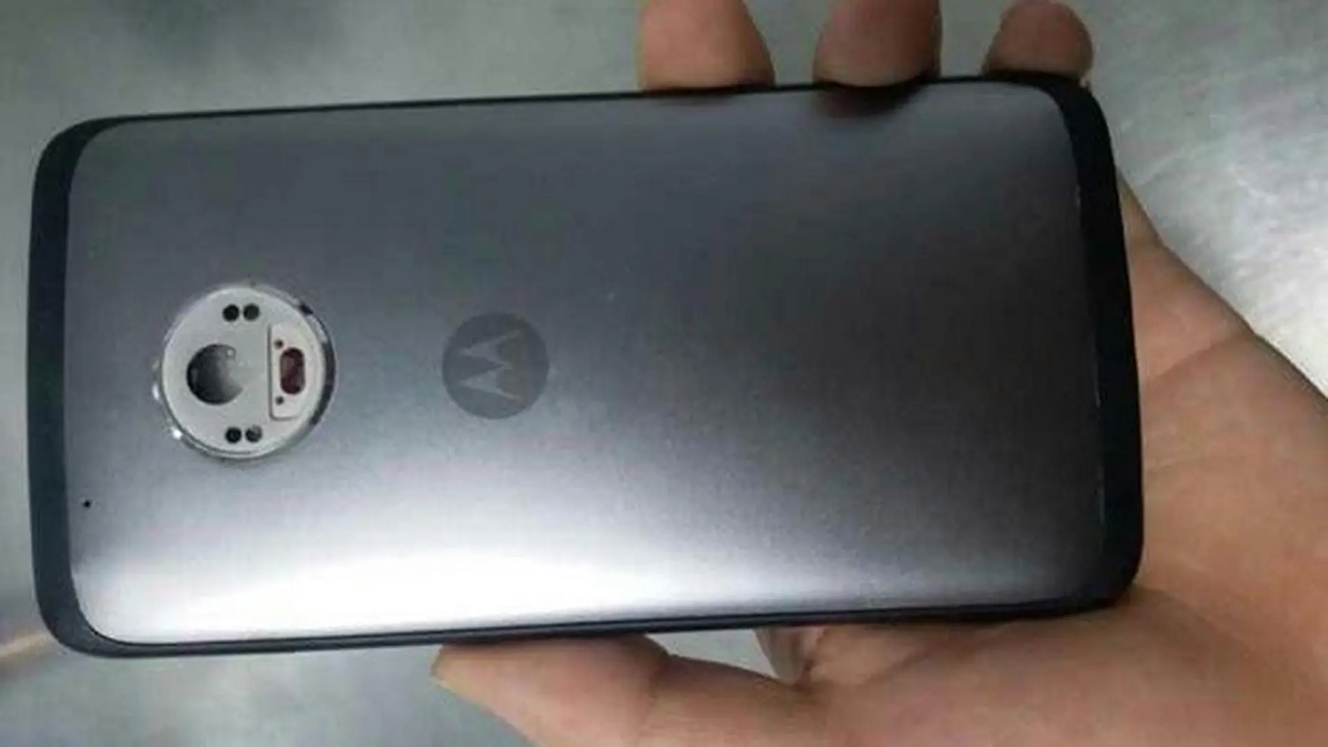Moto X 2017 lộ diện: Thiết kế giống Moto Z, kim loại nguyên khối