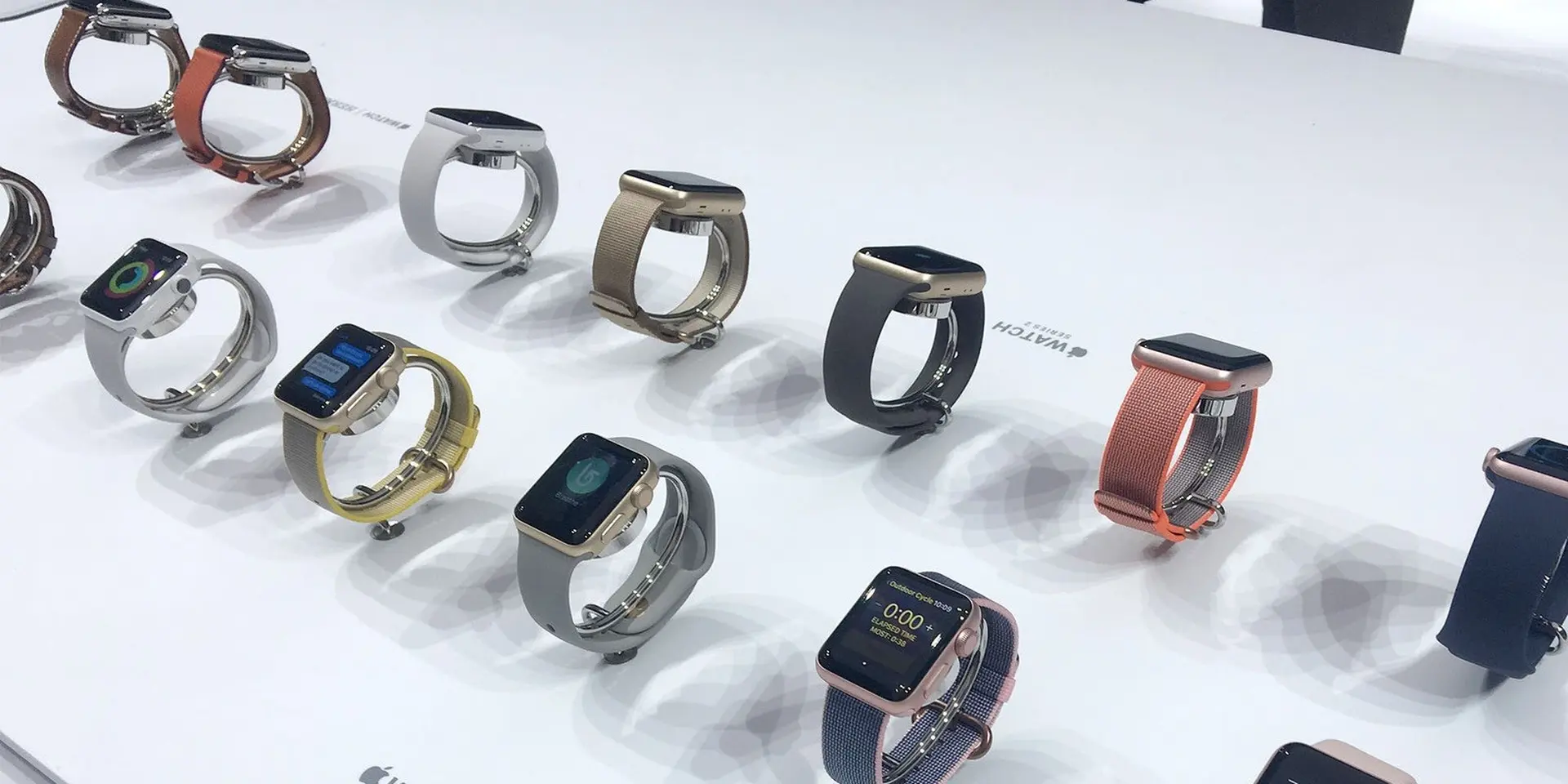 Apple Watch mới bắt đầu lên kệ tại VN, giá từ 7,99 triệu đồng