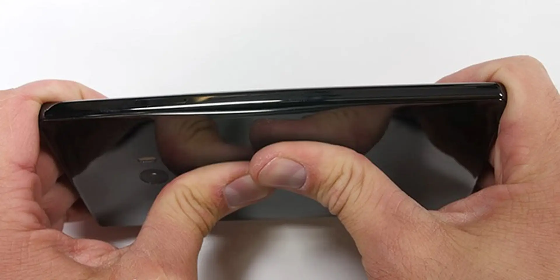 Thử độ bền Xiaomi Mi Mix, liệu có dễ xước như lời đồn?