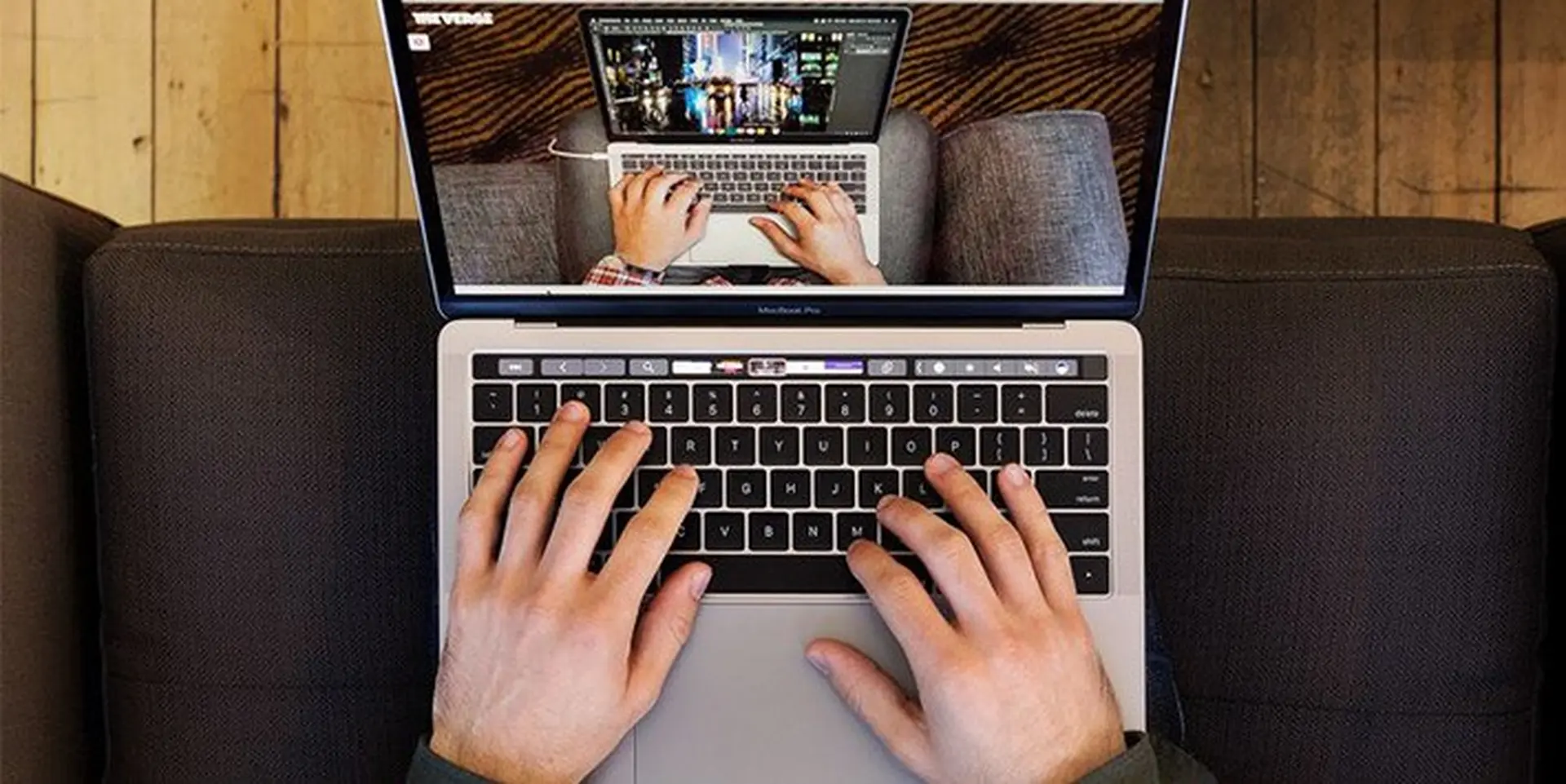 Làm thế nào để trải nghiệm Touch Bar trên MacBook thường