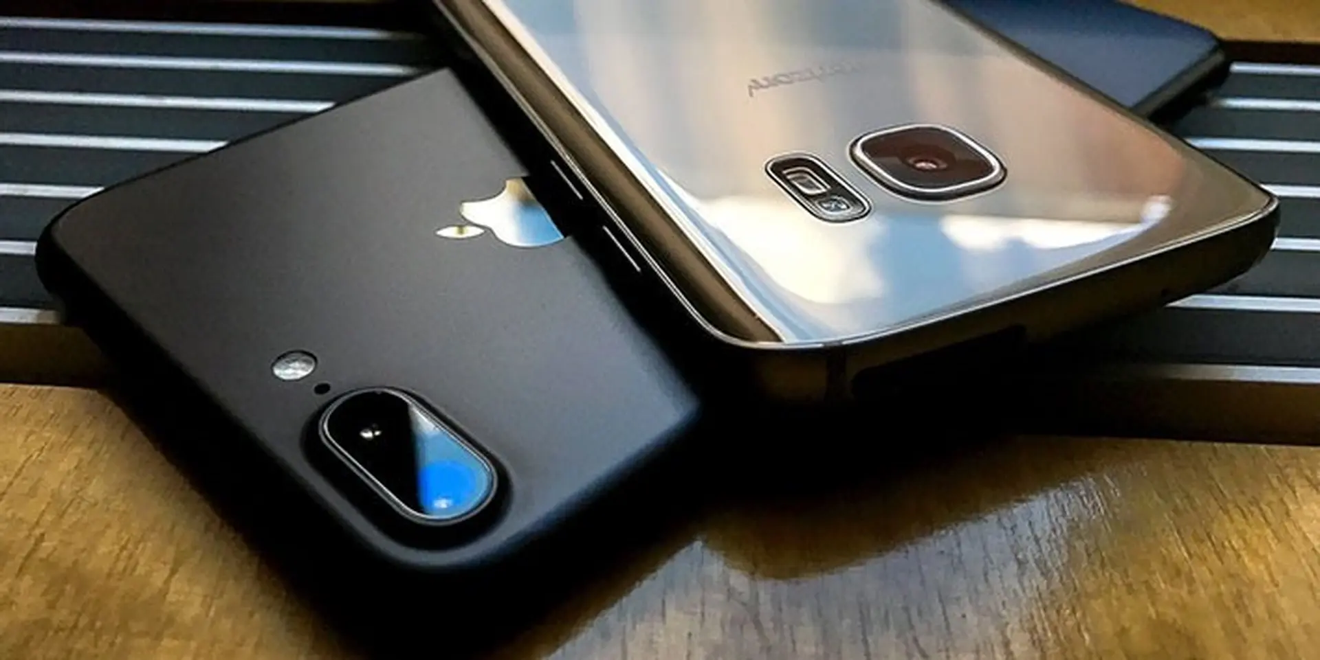 Người dùng iPhone hướng ngoại và kém trung thực hơn người dùng Android