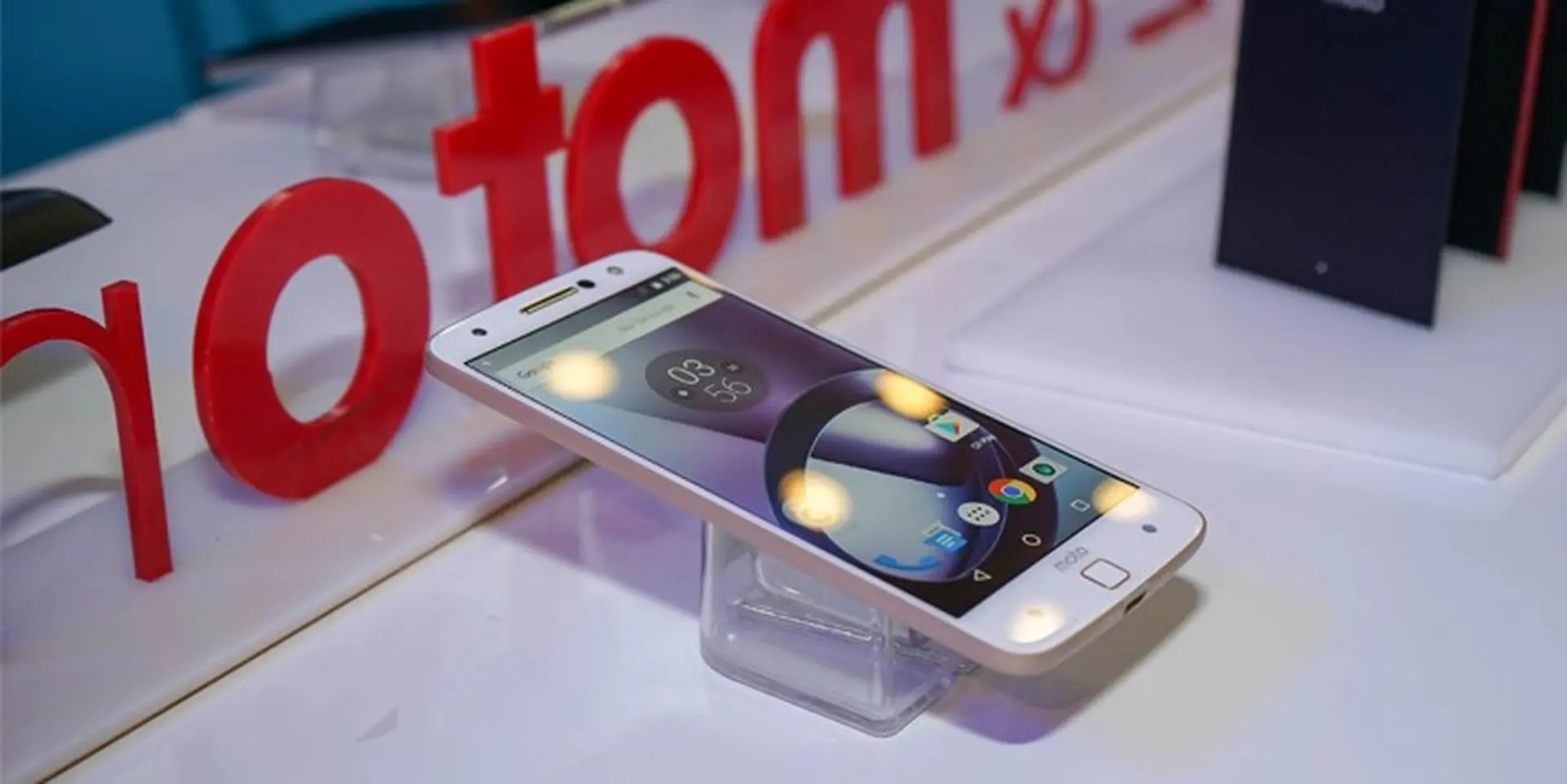 Moto Z và Moto Z Play chính thức lên kệ tại Việt Nam