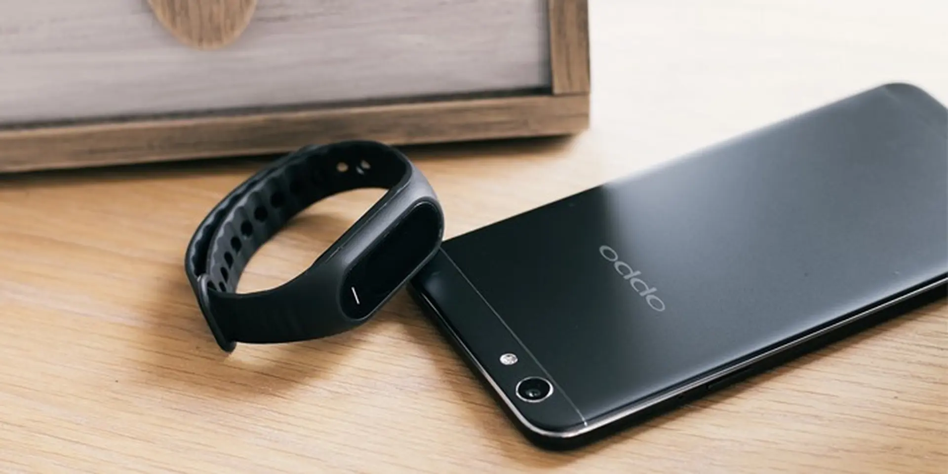 FPT Shop mở bán OPPO F1s Đen nhám tặng kèm bộ quà tặng giá trị