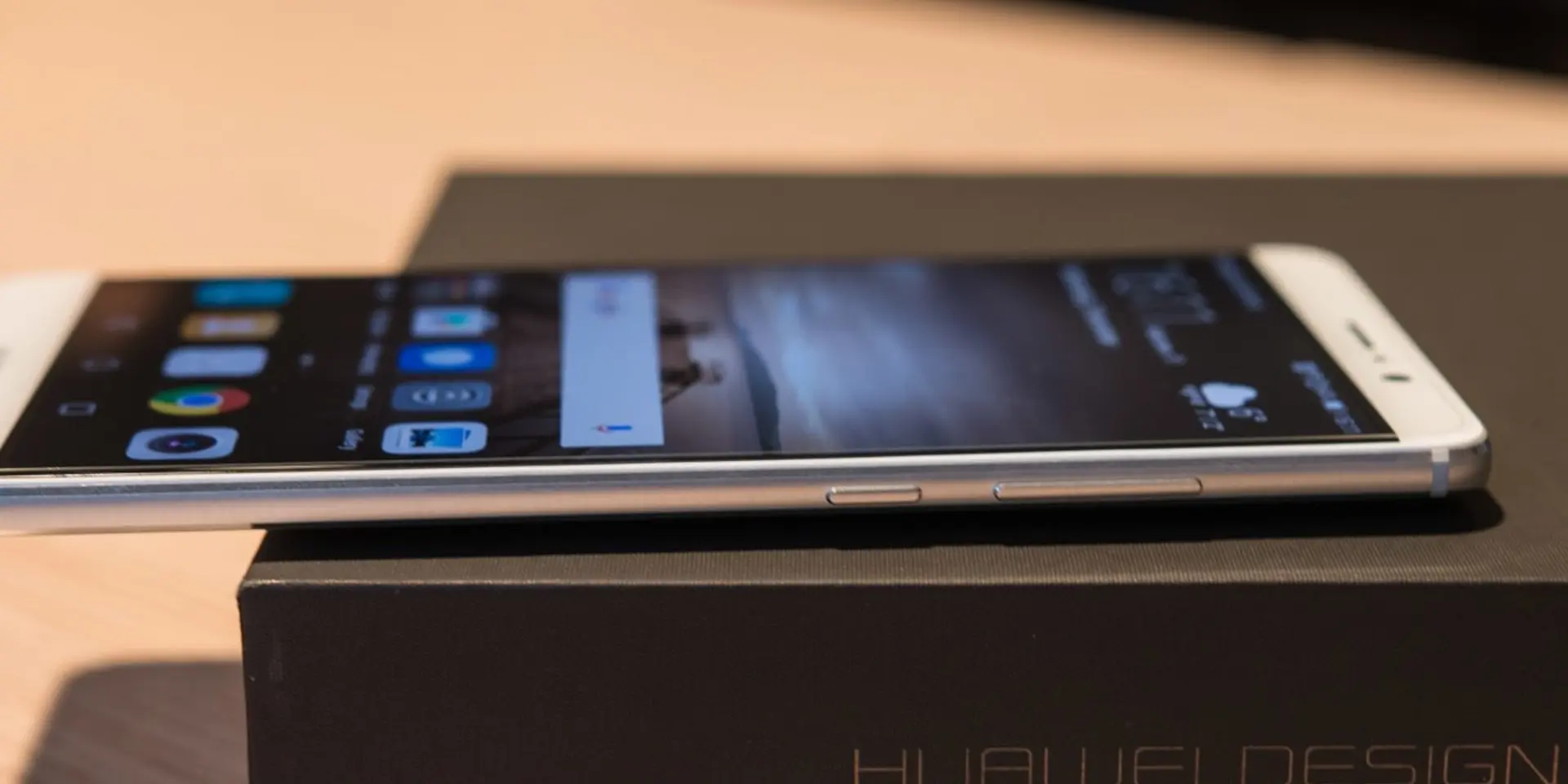 HOT: Huawei gửi lời tuyên chiến với Apple
