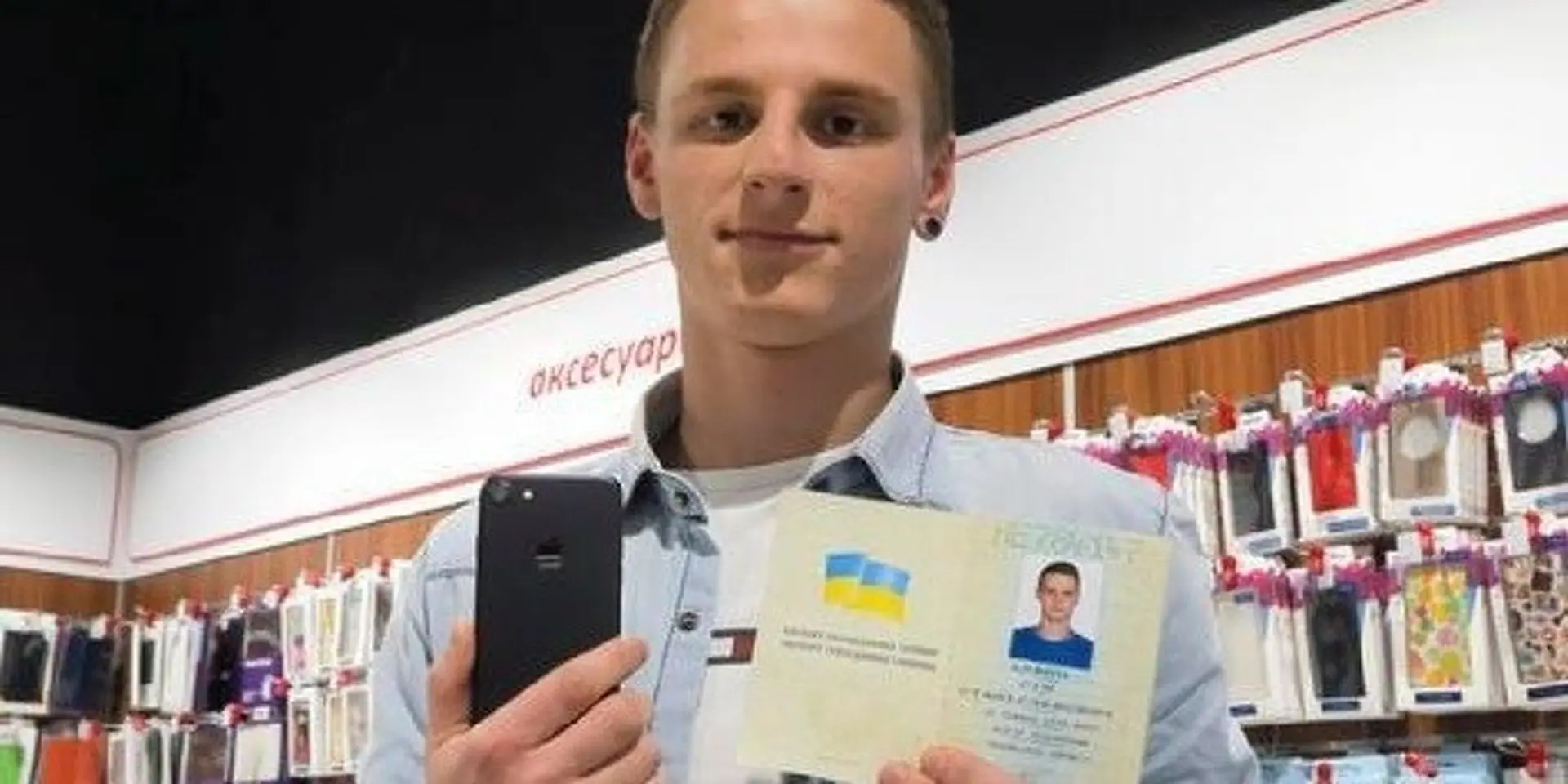 Lộ diện 5 người đổi tên mình thành "iPhone 7" để nhận iPhone 7 miễn phí