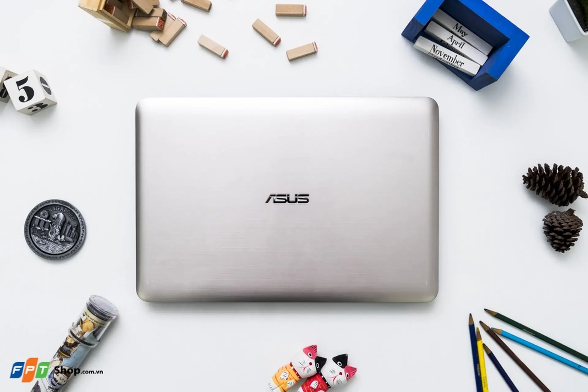 Trên tay Asus A556U: thiết kế hiện đại, màn hình lớn
