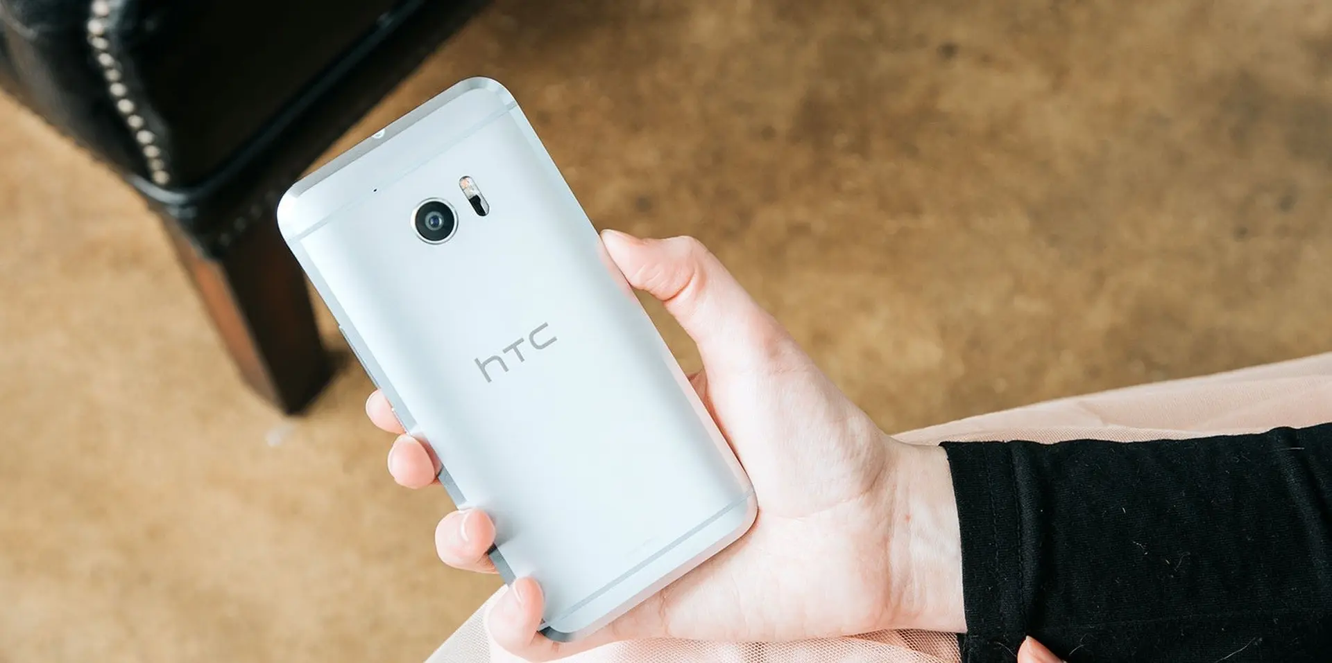 Thêm một smartphone giá rẻ của HTC sắp ra mắt cùng HTC Bolt
