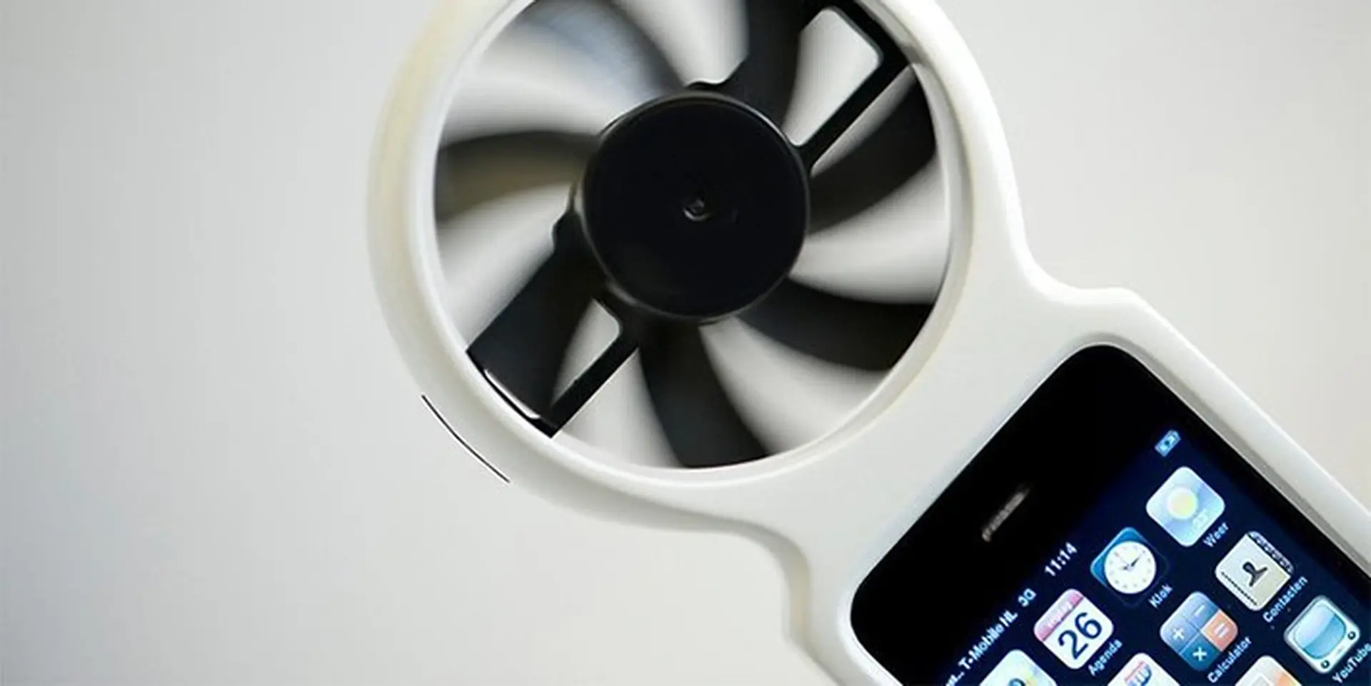 Vui: 5 cách sạc điện thoại khi mất điện siêu sáng tạo