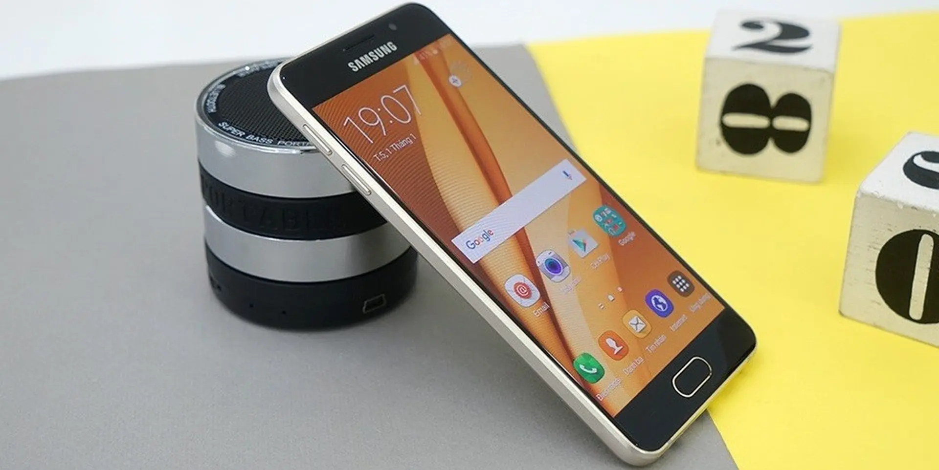 Galaxy A3 2016 giảm giá như chưa bao giờ được giảm