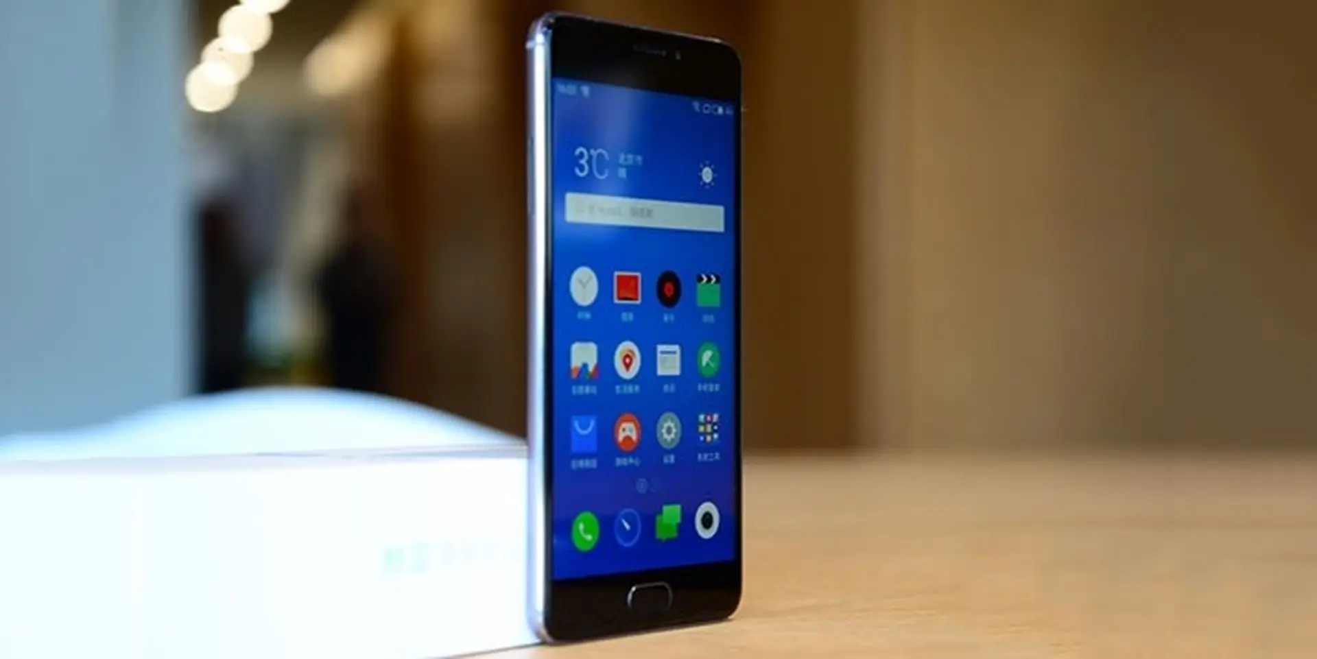 Meizu tiết lộ bằng sáng chế về 2 màn hình hiển thị độc đáo cho smartphone