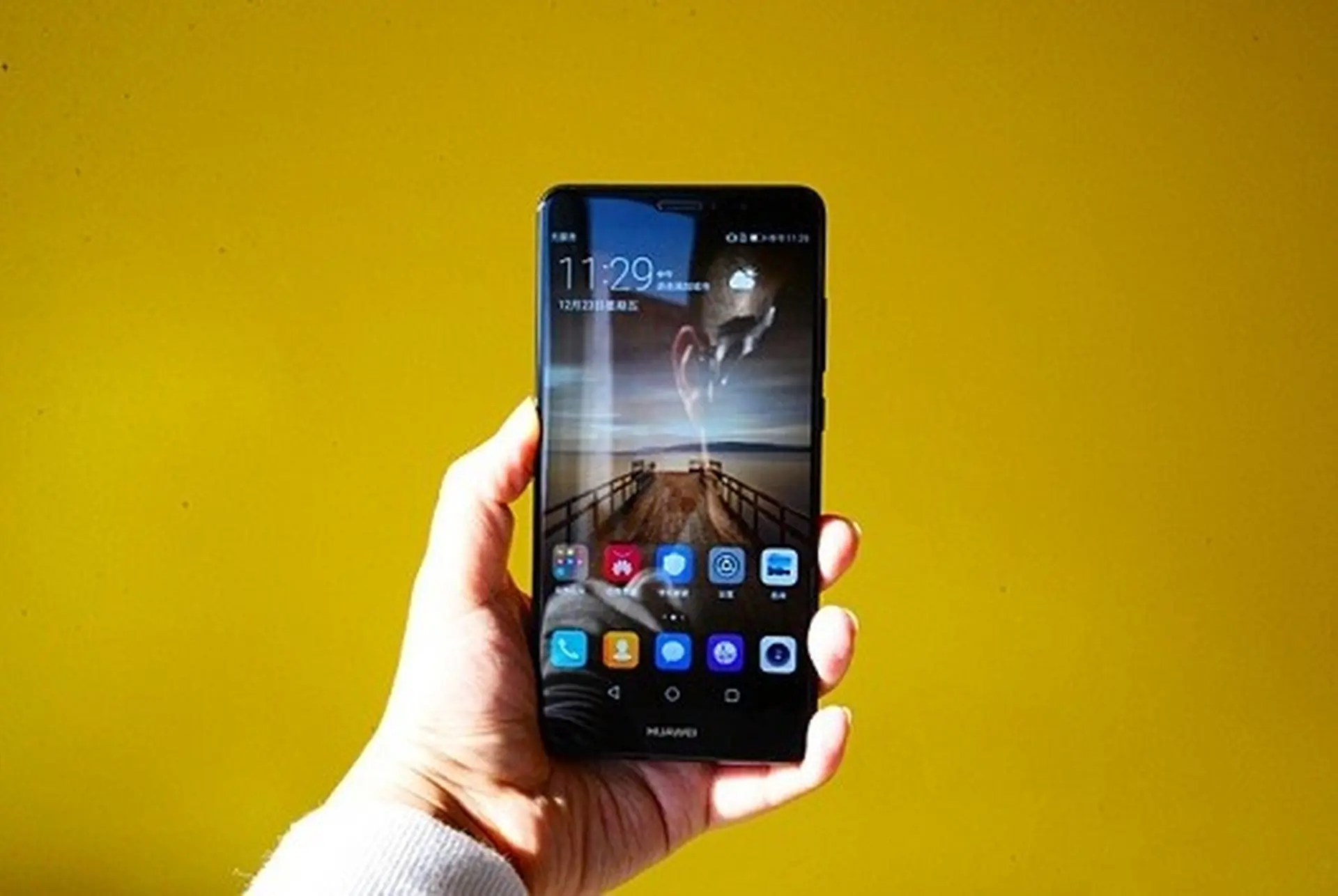 Bắt kịp xu hướng mới, Huawei ra mắt Mate 9 phiên bản đen nhám đẹp mắt