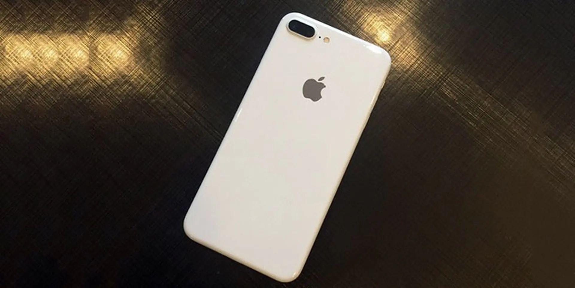 Ngắm nhìn iPhone 7 và 7 Plus Jet White trắng tinh khôi, đẹp khó cưỡng
