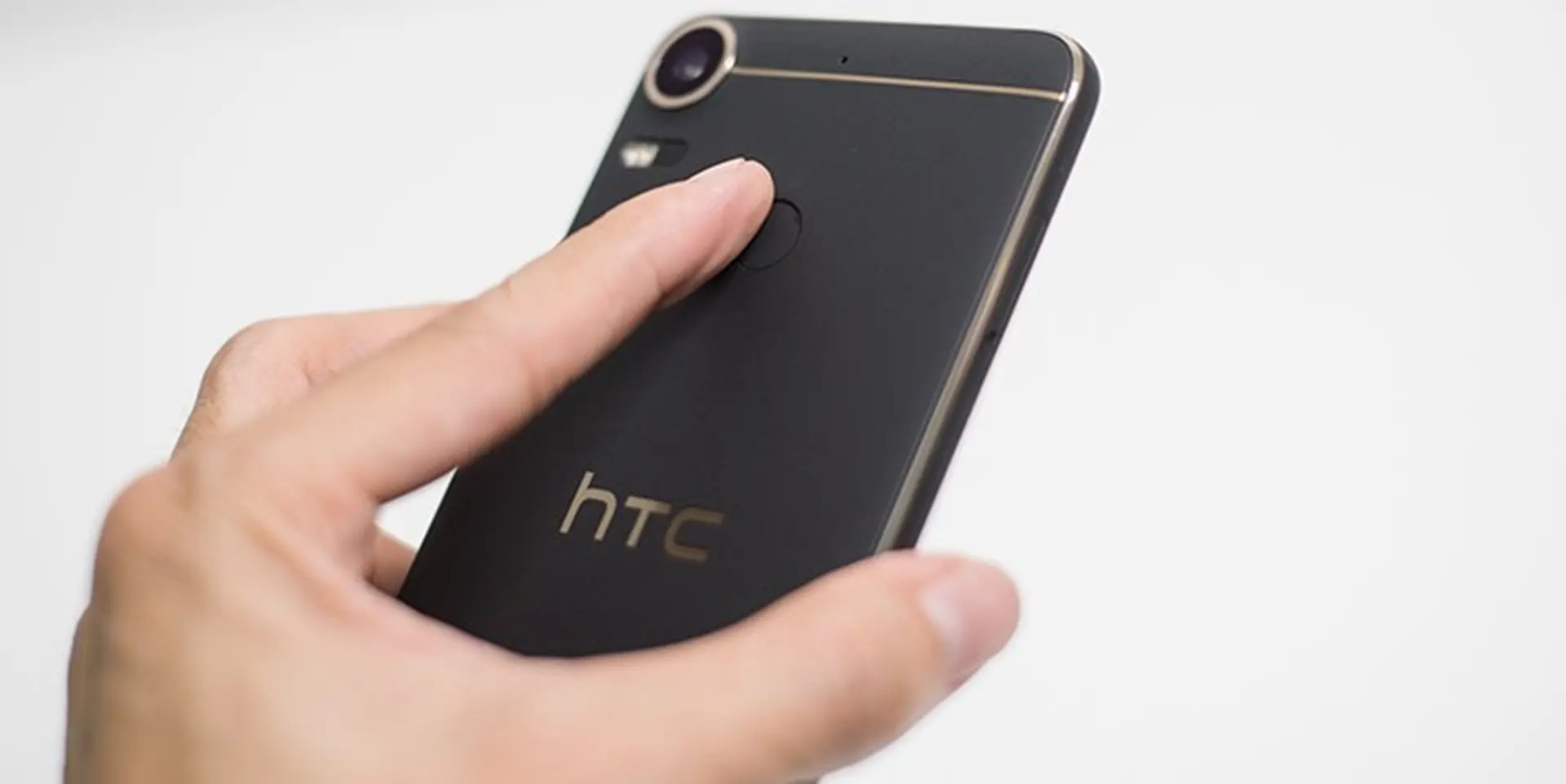 Trên tay HTC Desire 10 Pro tại Việt Nam: thiết kế độc đáo, RAM 4GB, giá tốt