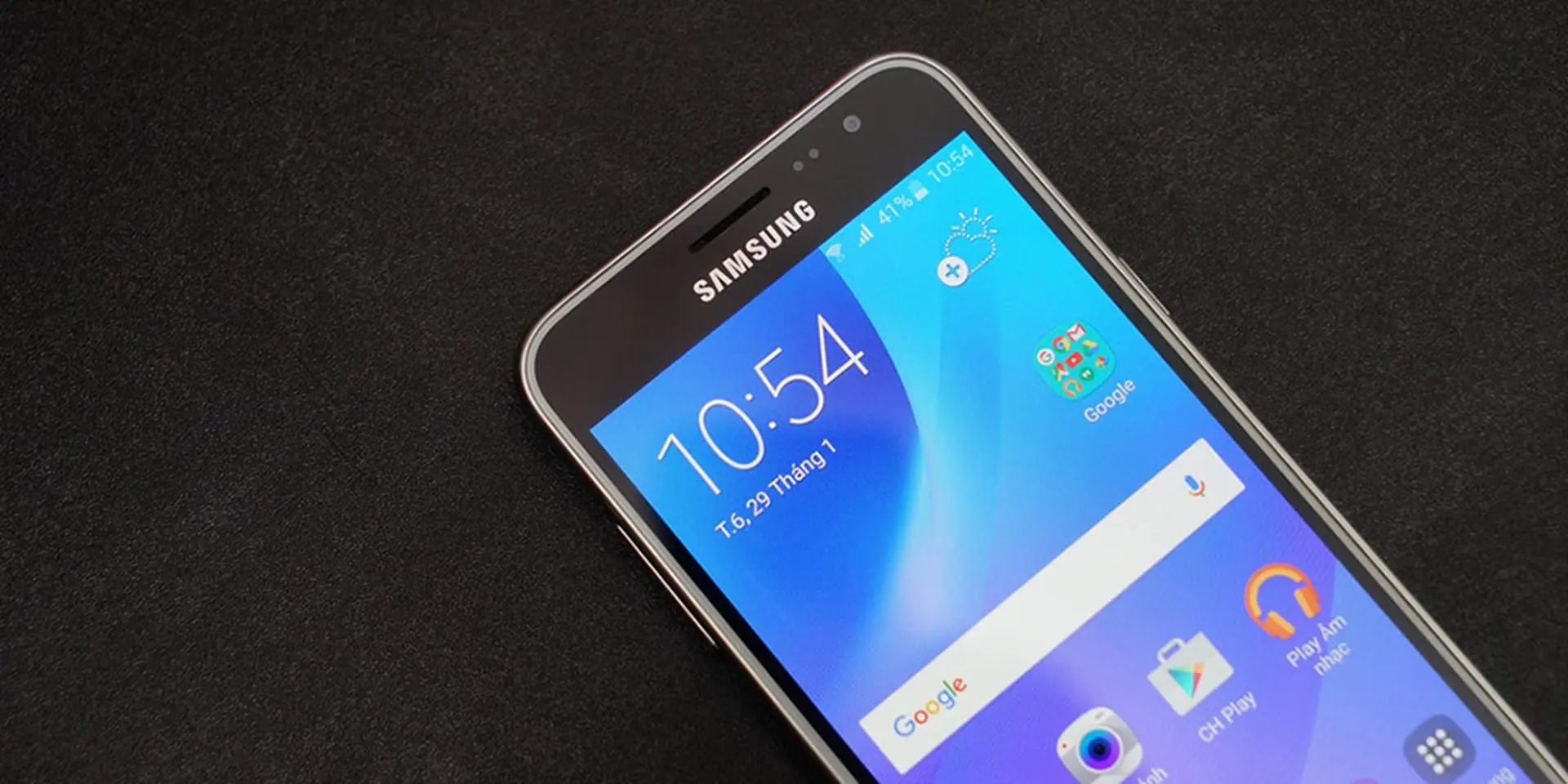 Samsung Galaxy J3 - Smartphone giá rẻ đáng mua nhất hiện nay