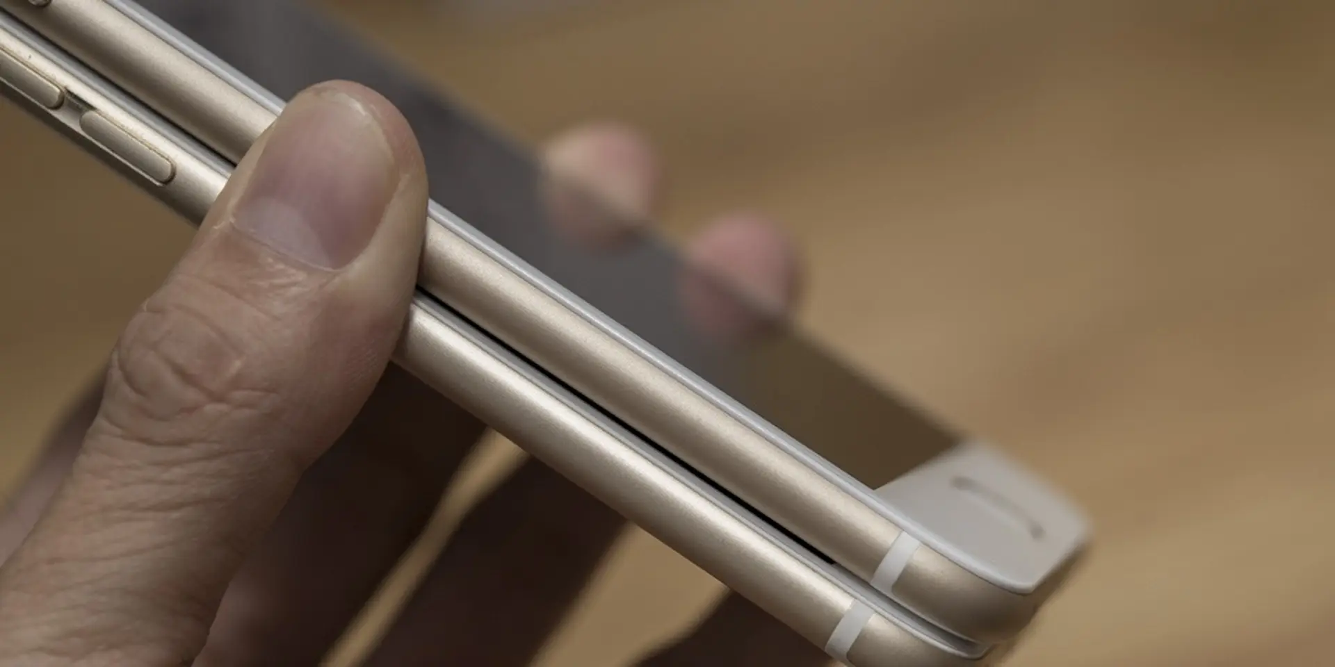 Sự thật quy trình dựng iPhone, từ cũ nát thành mới nguyên