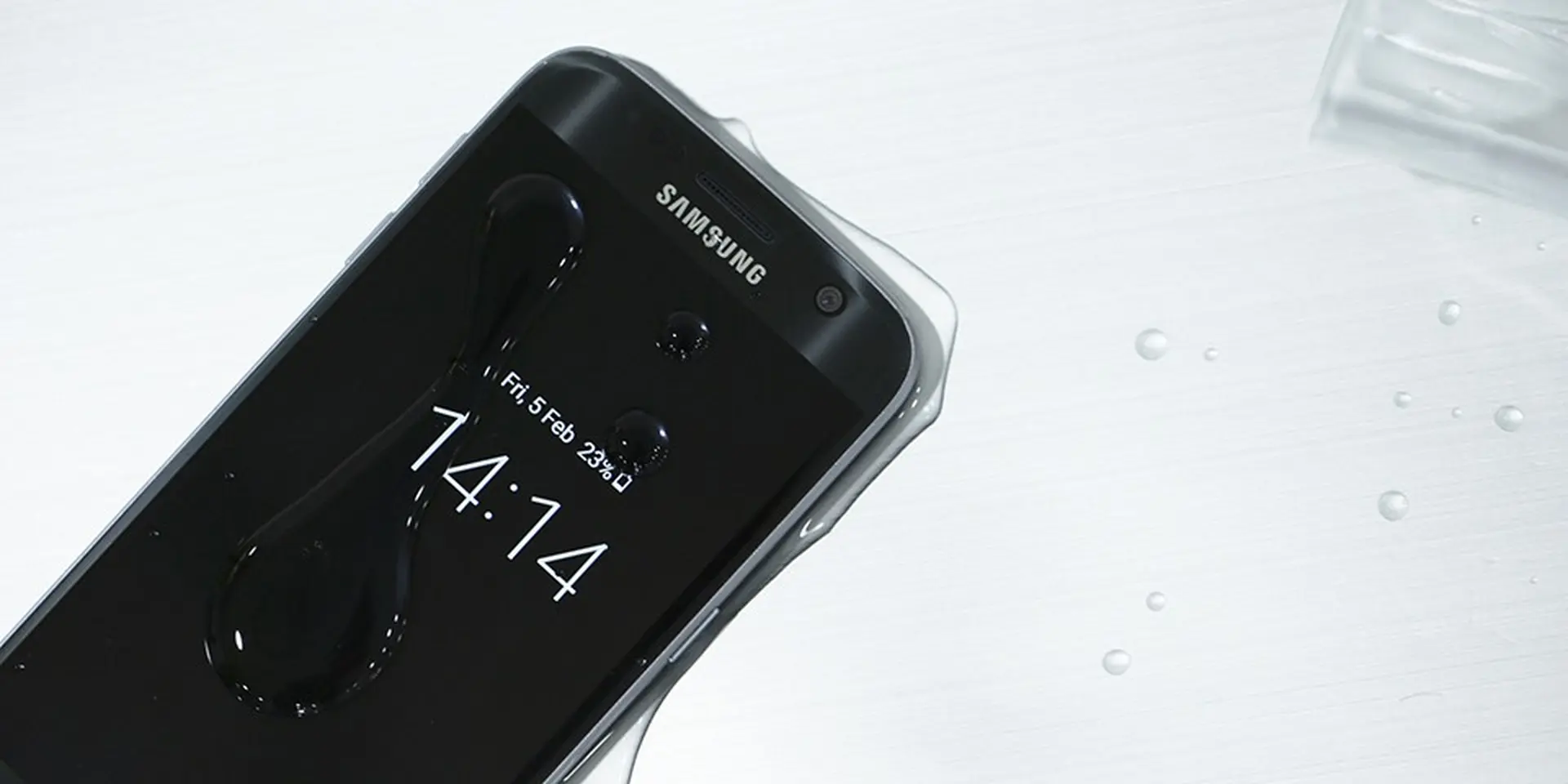 Cực sốc video khui hộp Galaxy S7 dưới nước của T-Mobile