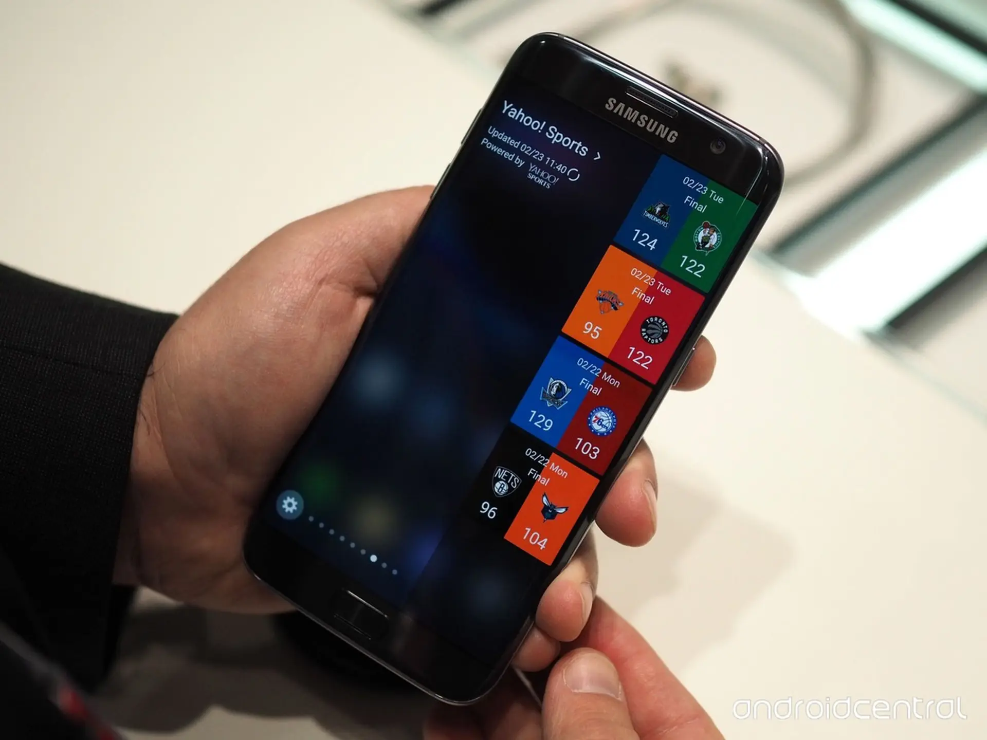 Trải nghiệm tính năng hữu ích trên màn hình cạnh của Galaxy S7 Edge