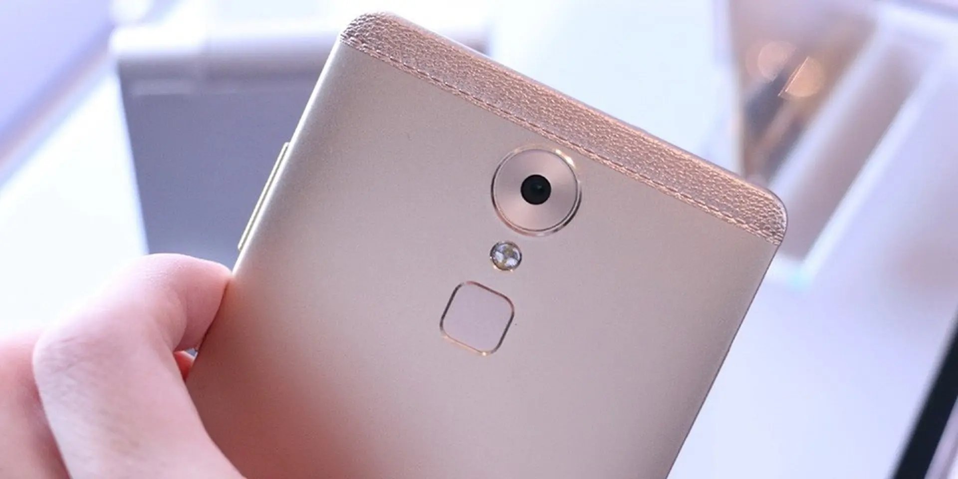 ZTE A2017 lộ diện với thông số khủng: Sẽ là ZTE Axon 2