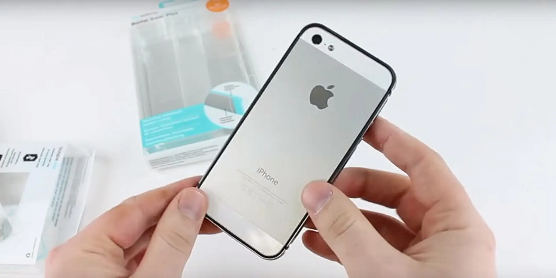 Trên tay case iPhone SE cho thấy thiết kế giống với iPhone 5s