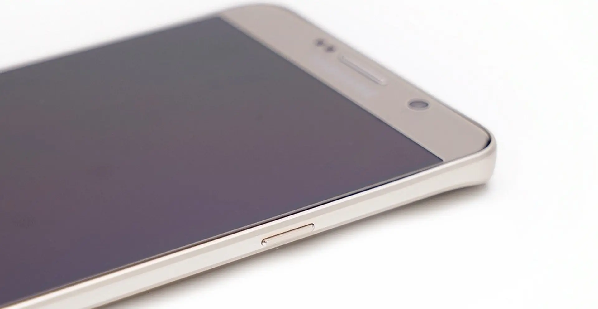 Loạt smartphone giảm giá đáng mua nhất tháng 2 này