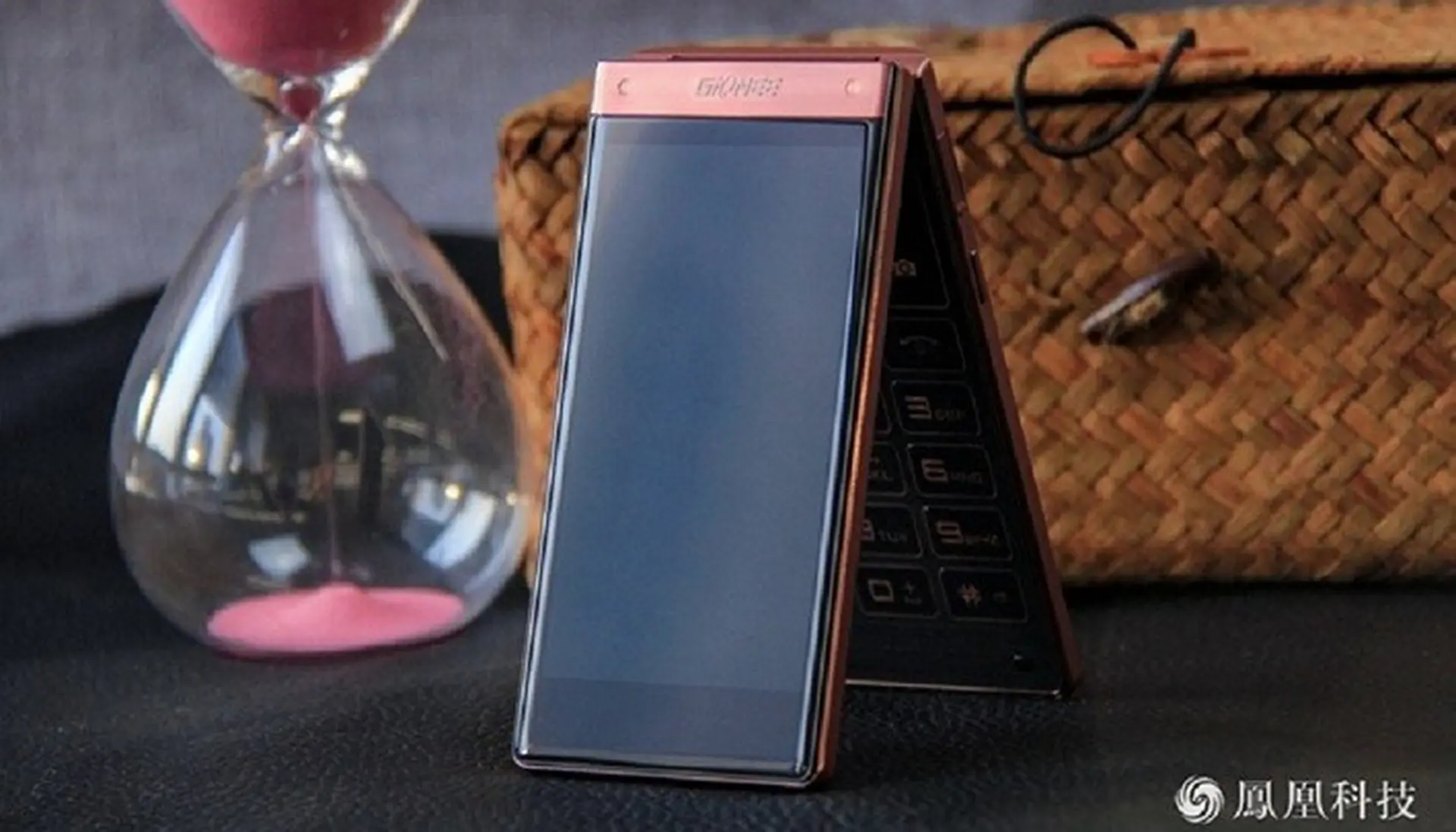 Điện thoại nắp gập Gionee W909 chính thức trình làng