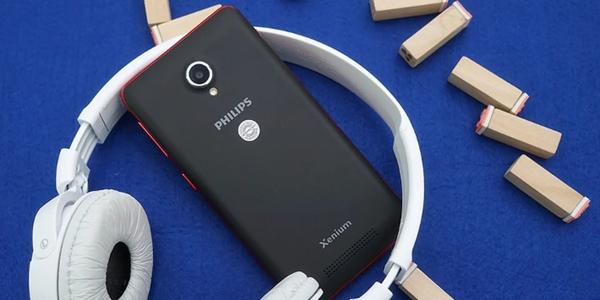 Đánh giá Philips V377 – smartphone giá rẻ, pin “khủng” 5000 mAh