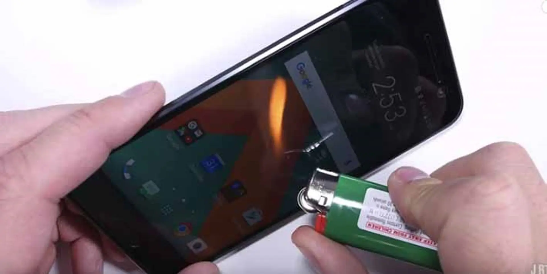 Ấn tượng với độ bền của HTC 10 qua các màn tra tấn dữ dội bằng dao, kéo, bật lửa và bẻ cong