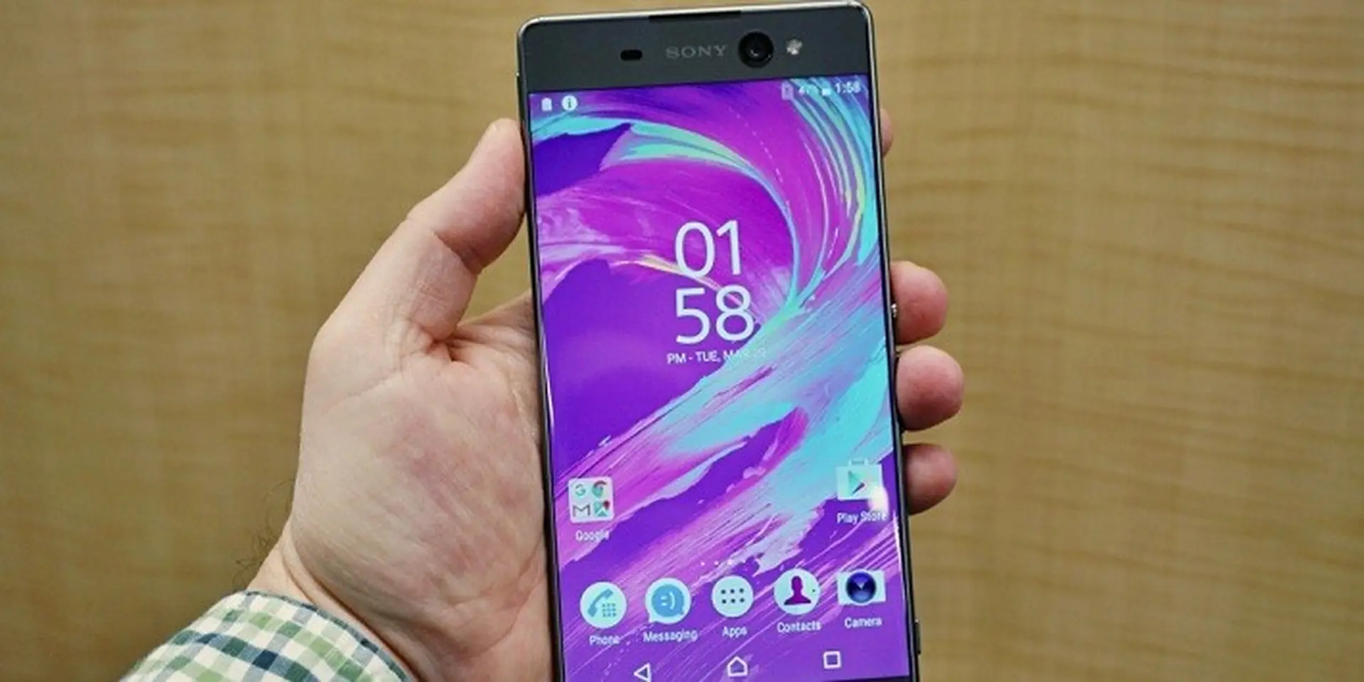 Trên tay Xperia XA Ultra màn hình 6 inch, camera trước 16 "chấm"