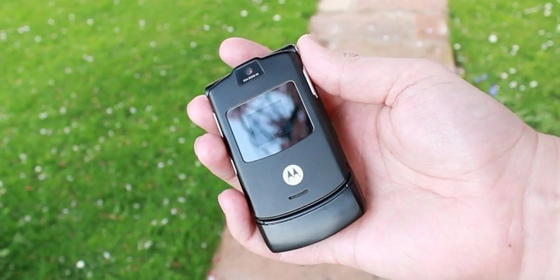 Lenovo khởi động dòng RAZR huyền thoại của Motorola