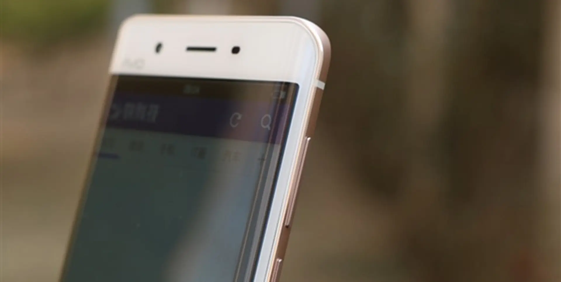 Xiaomi và Huawei sẽ ra mắt màn hình cong trong năm nay