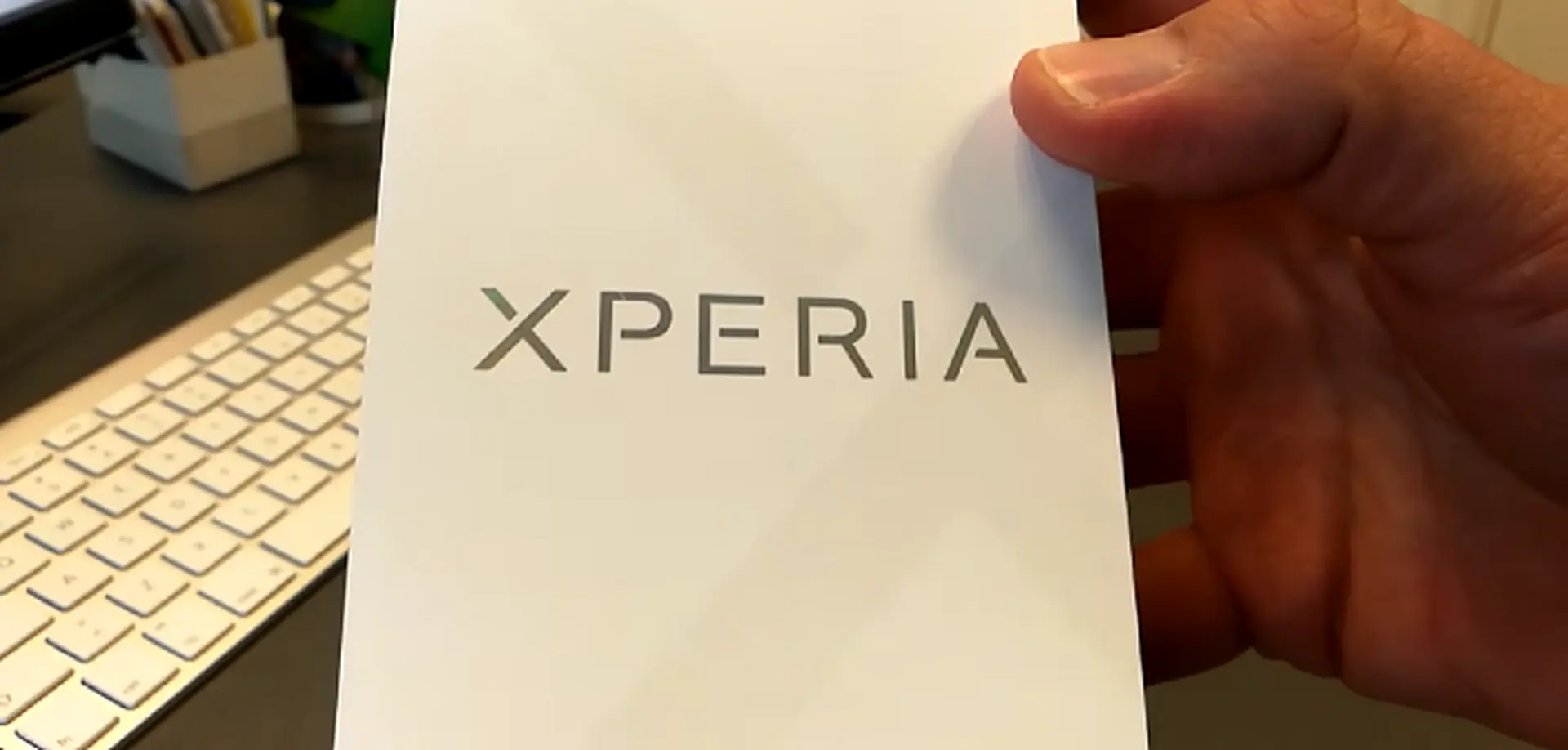 Hot hừng hực video mở hộp Xperia X sắp ra mắt