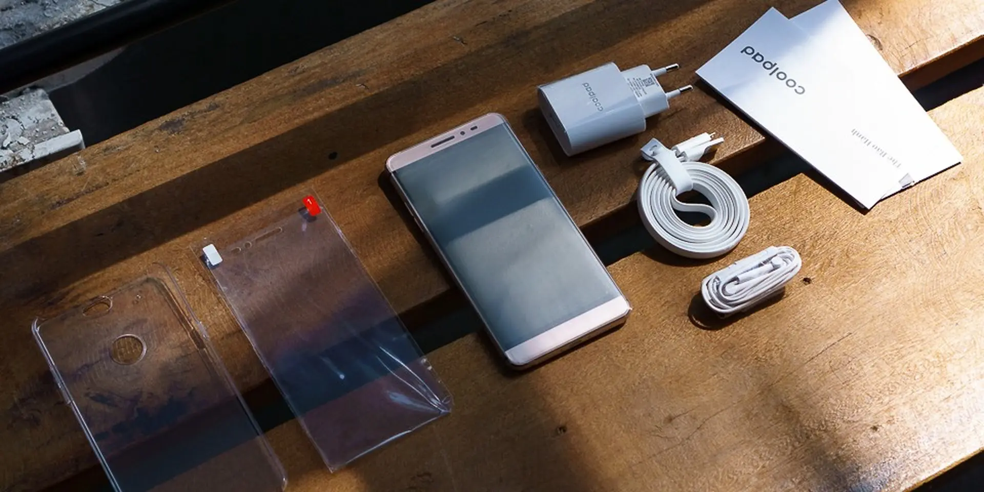 Mở hộp và đánh giá nhanh Coolpad Max: Phablet hoàn thiện tốt, cấu hình khá, phần mềm hấp dẫn