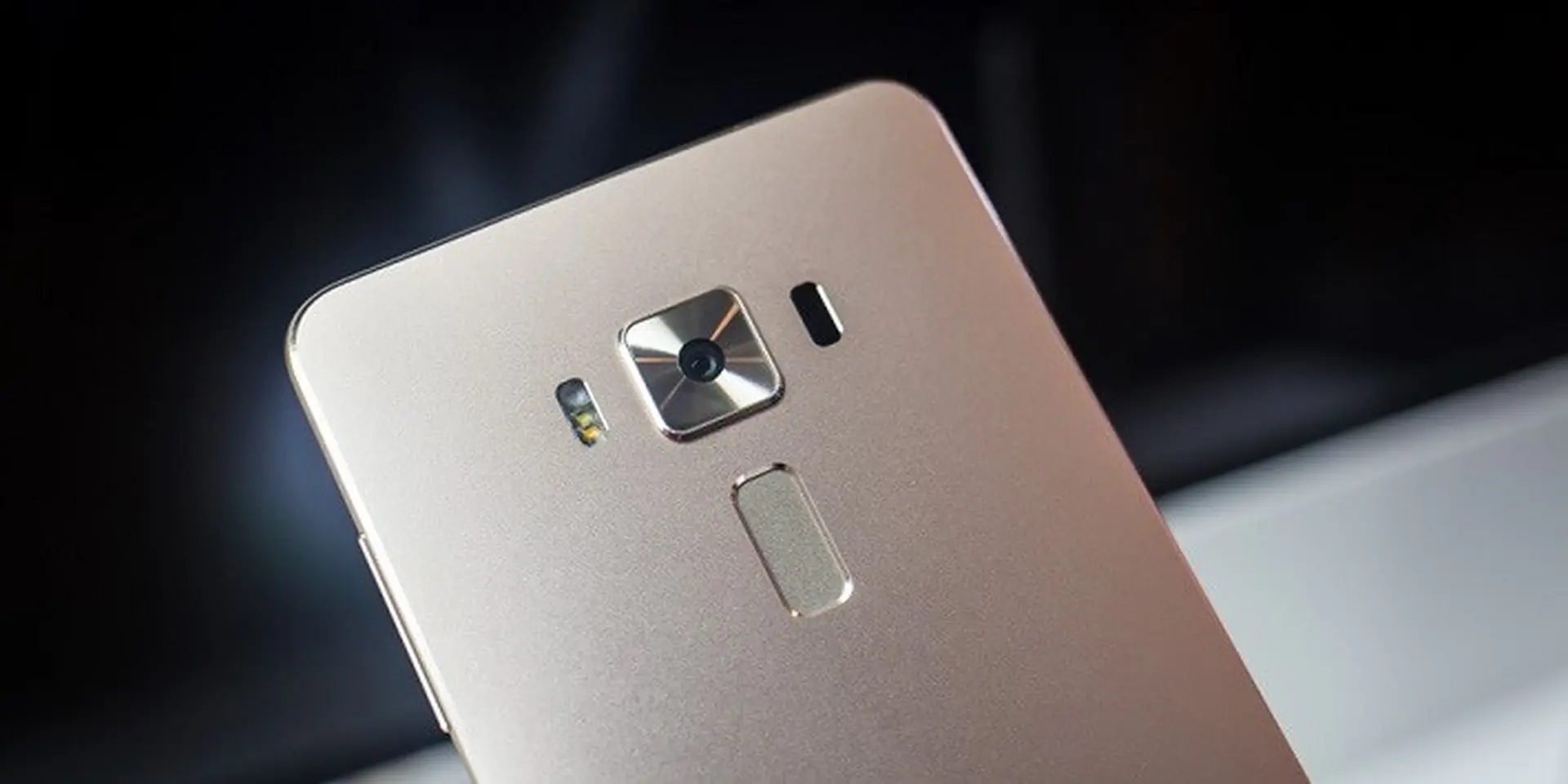 Asus Zenfone 3 Deluxe và những đối thủ của nó ở Việt Nam