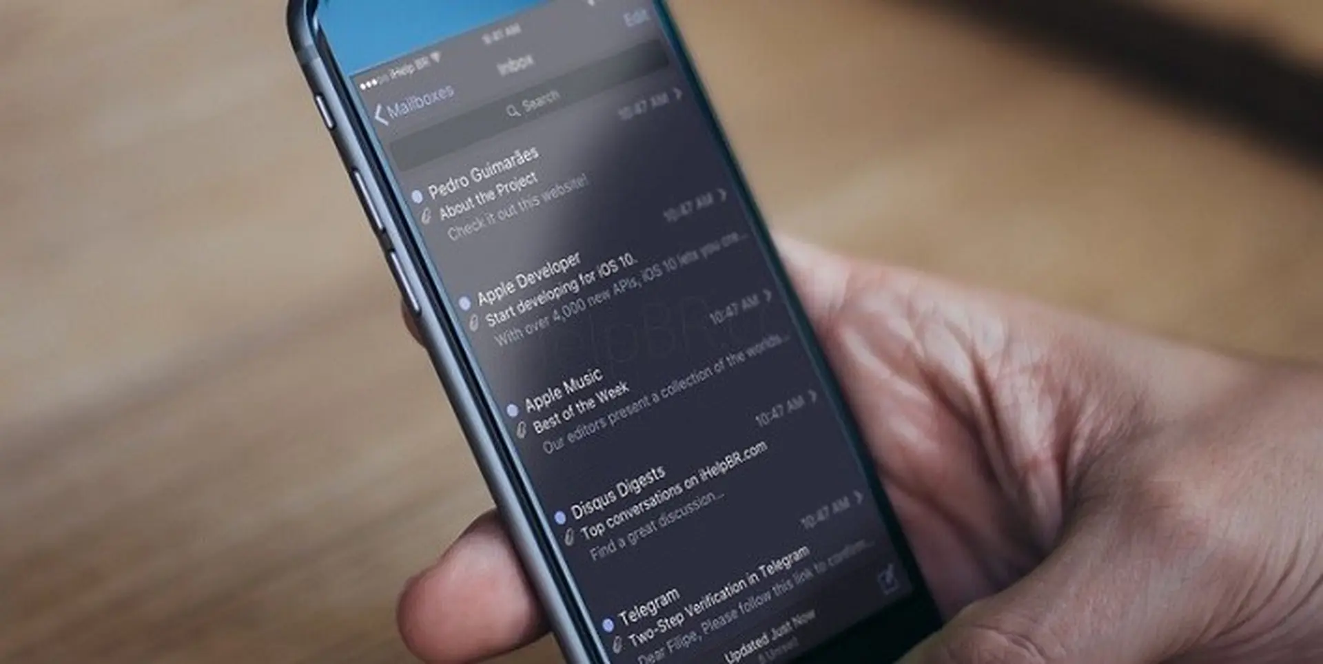 Ngắm nhìn iPhone đẹp lạnh lùng với Dark Mode của iOS 10