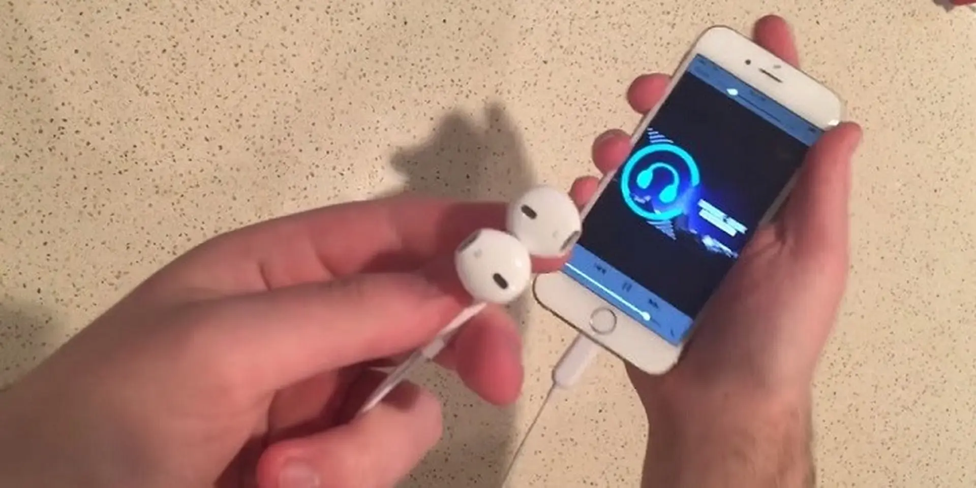 Tai nghe Earpods mới trên iPhone 7 hoạt động như thế nào?