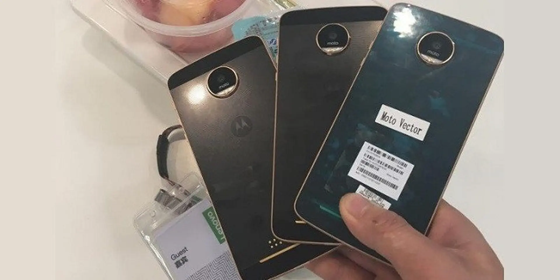 Xuất hiện hình ảnh smartphone Moto Z Play cùng thông số cấu hình