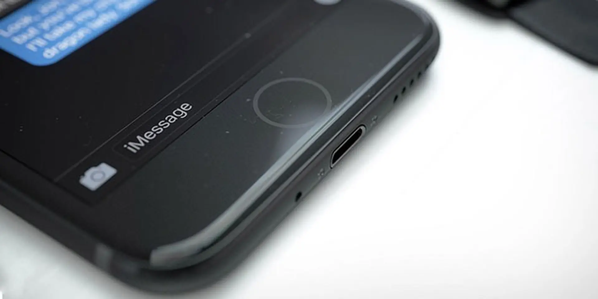 iPhone 7 sẽ có phiên bản màu đen bóng tuyệt đẹp như trên iPhone 3G