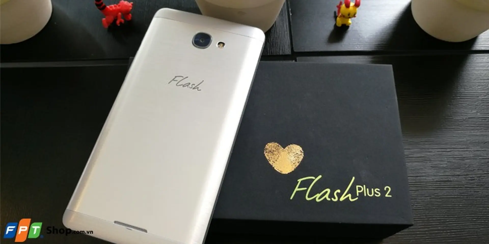 Flash Plus 2 phiên bản 3GB RAM ra mắt, giá khoảng 3,9 triệu đồng