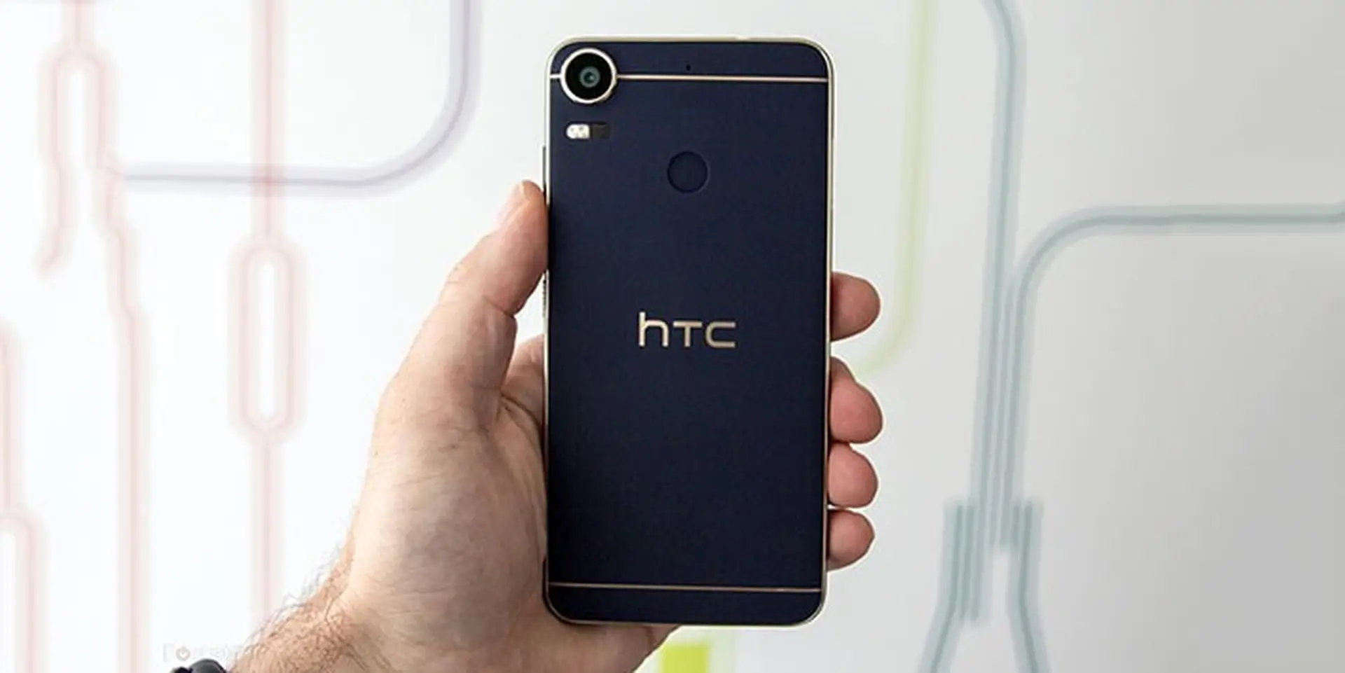 Trên tay HTC Desire 10 Pro: Thanh lịch và mạnh mẽ