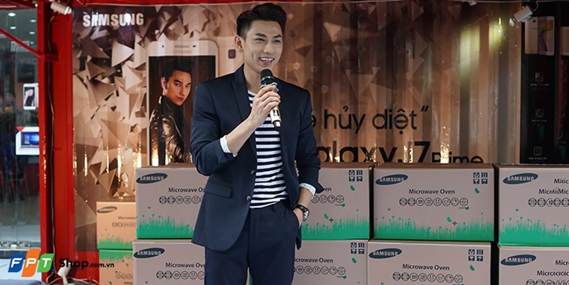 Tưng bừng ngày mở bán Samsung Galaxy J7 Prime tại FPT Shop