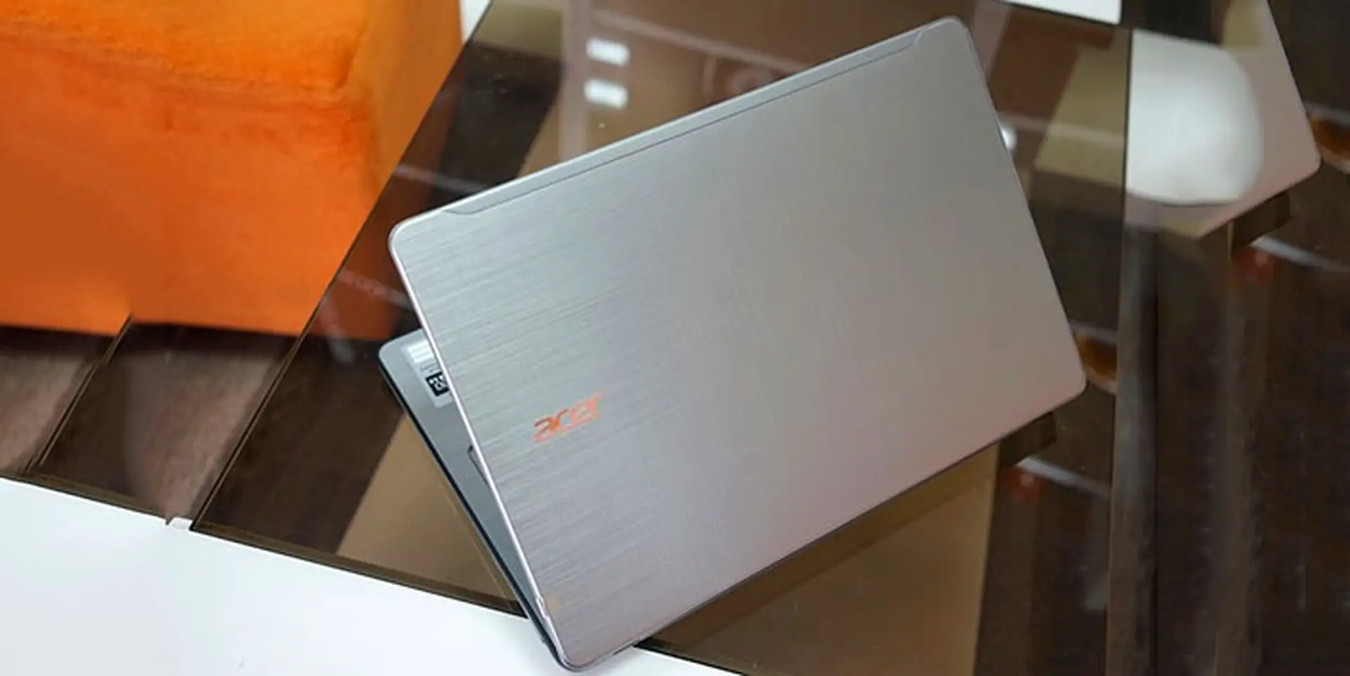 Acer giới thiệu Aspire F5-573 phiên bản 2016 - Chiến binh thép với pin dùng 12 tiếng