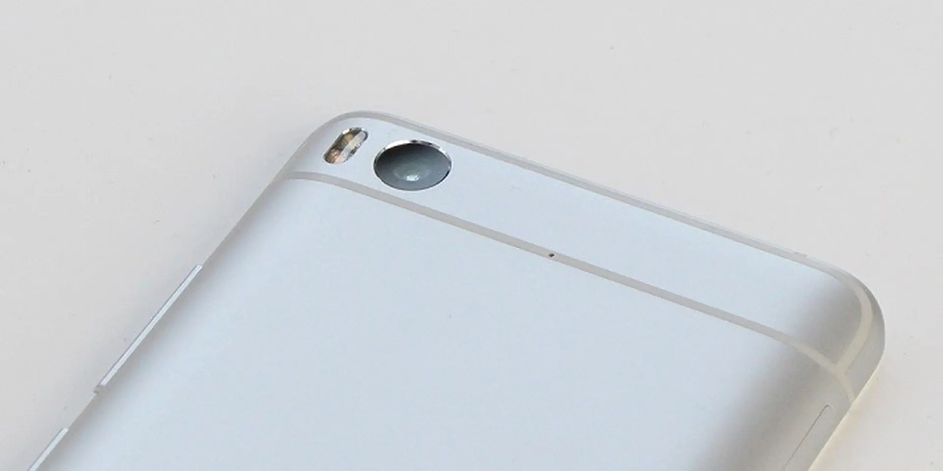 Trên tay "siêu phẩm" Android, Xiaomi Mi 5s: Cảm biến vân tay siêu âm, giá chưa tới 7 triệu