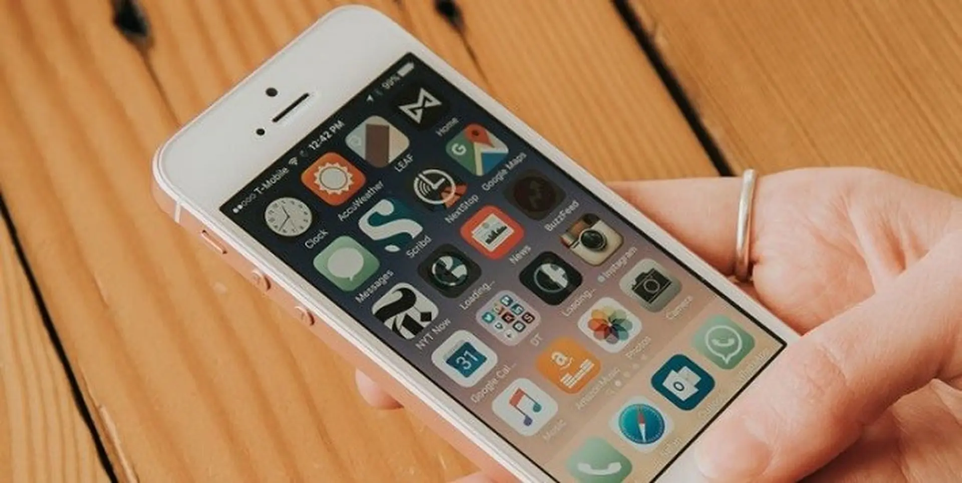 iPhone SE vừa được giảm giá sâu tại FPT Shop