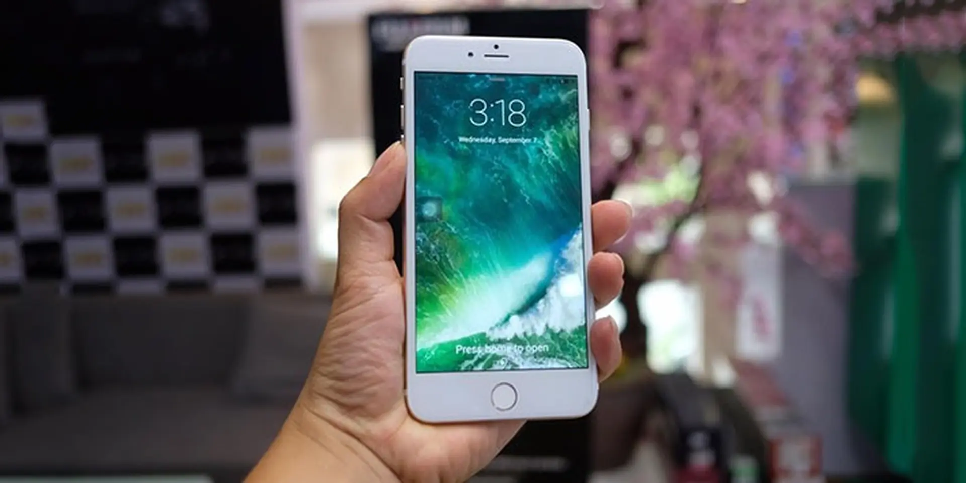 Cận cảnh những chiếc iPhone 7 Plus giá chỉ 3 triệu tại Việt nam