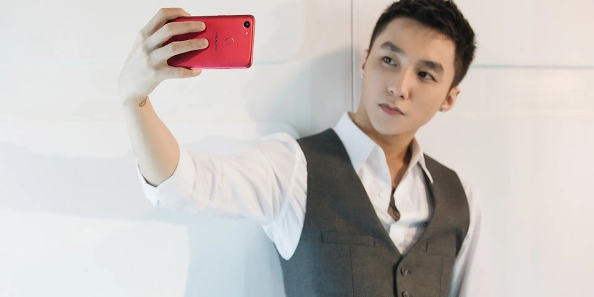 Đã có giá bán dự kiến của smartphone FullView, không viền OPPO F5 tại Việt Nam