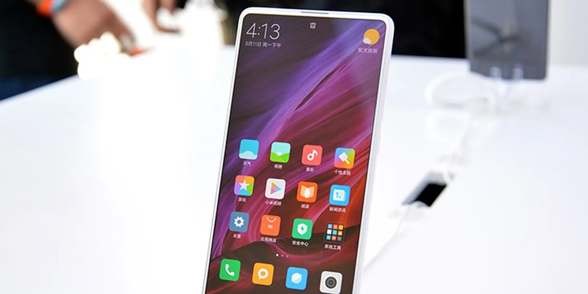 Trên tay Xiaomi Mi Mix 2 trắng gốm: đẹp và độc hơn bản màu đen