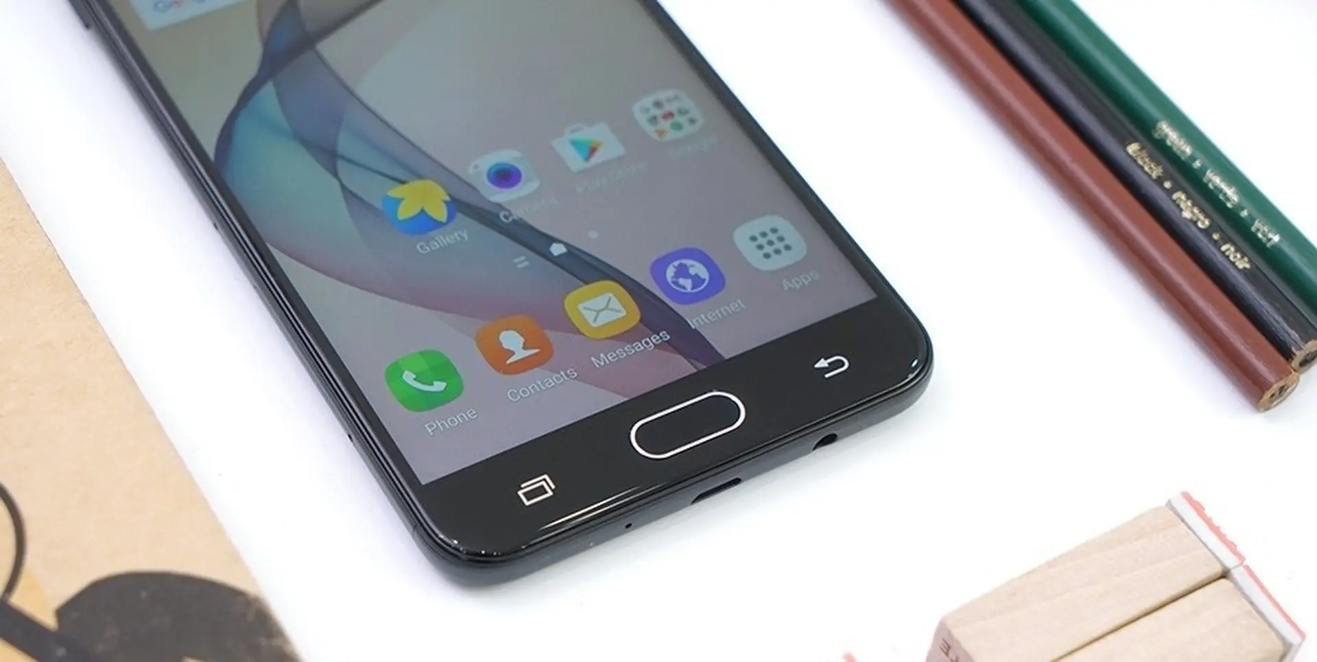 Galaxy J7 Prime màn hình 5.5 inch, camera 8/13MP hạ giá quá ngon